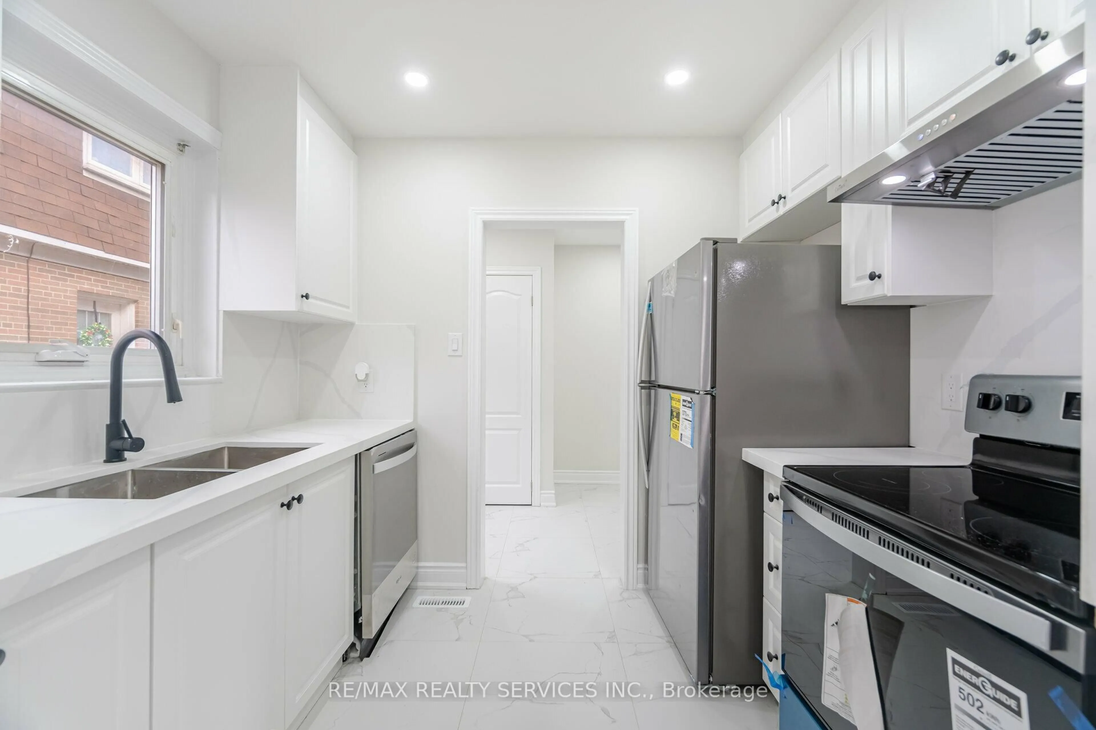 Standard kitchen, ceramic/tile floor for 41 Town House Cres, Brampton Ontario L6W 3G3