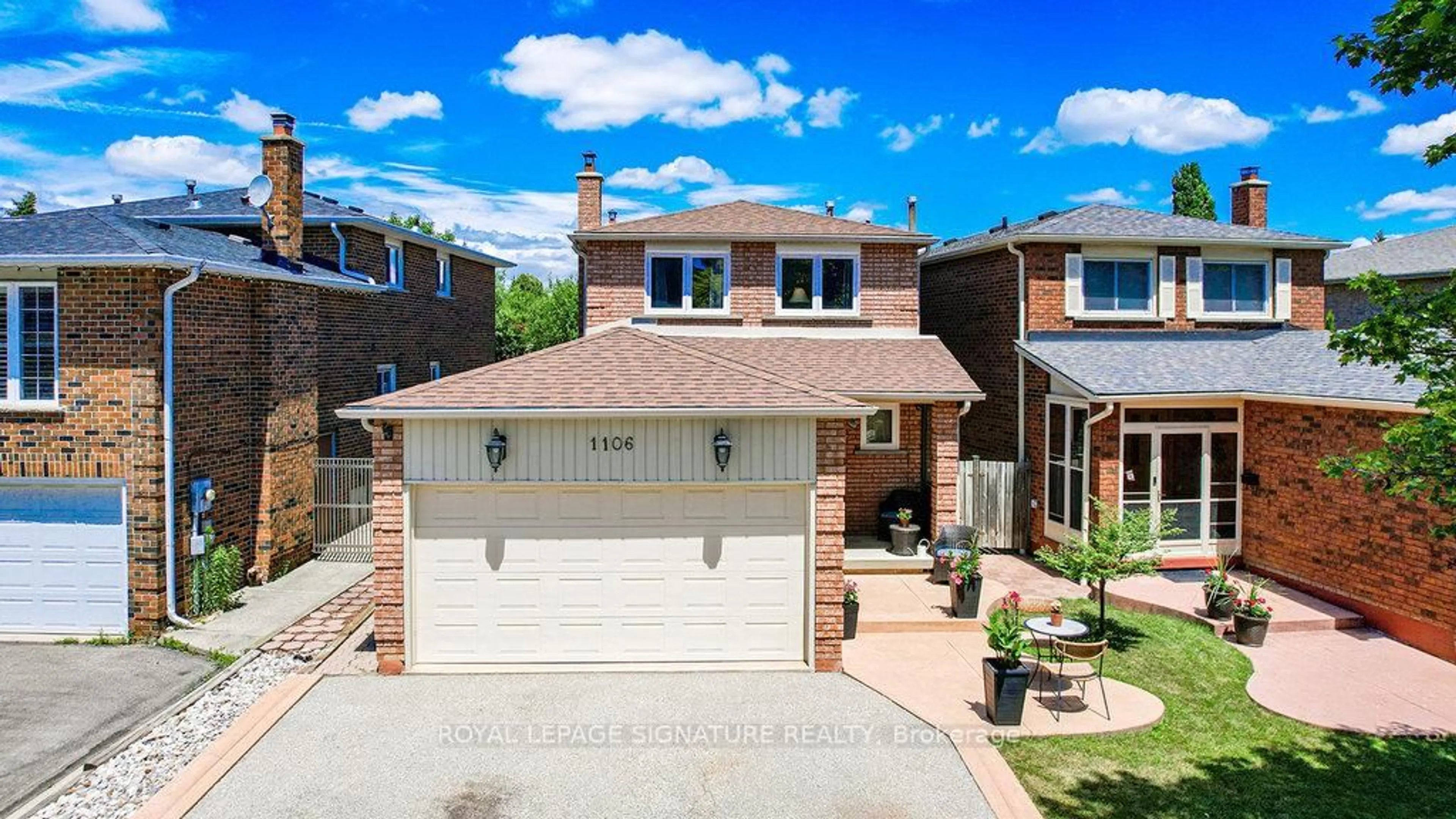 A pic from outside/outdoor area/front of a property/back of a property/a pic from drone, street for 1106 Highgate Pl, Mississauga Ontario L4W 3H4
