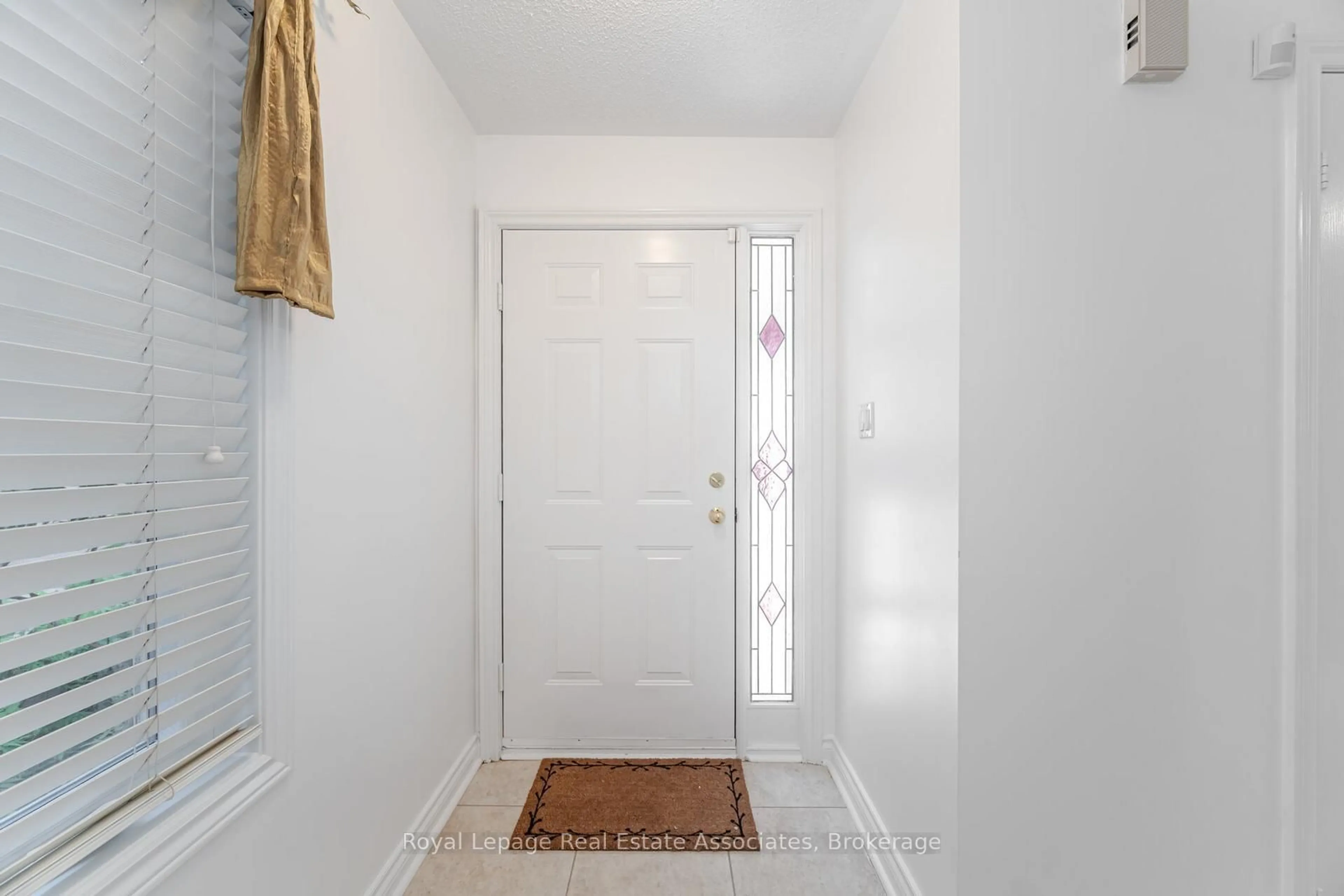 Indoor entryway for 5480 Glen Erin Dr #60, Mississauga Ontario L5M 5R3