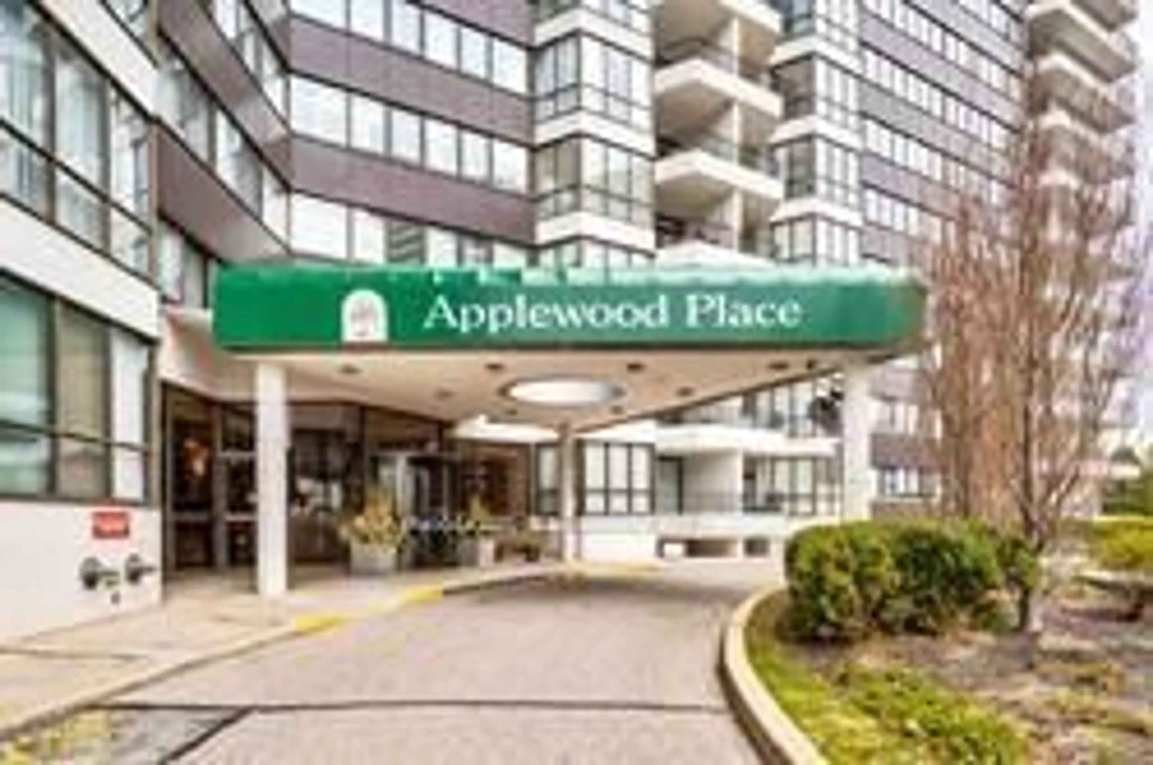 Indoor foyer for 1333 Bloor St #601, Mississauga Ontario L4Y 3T6