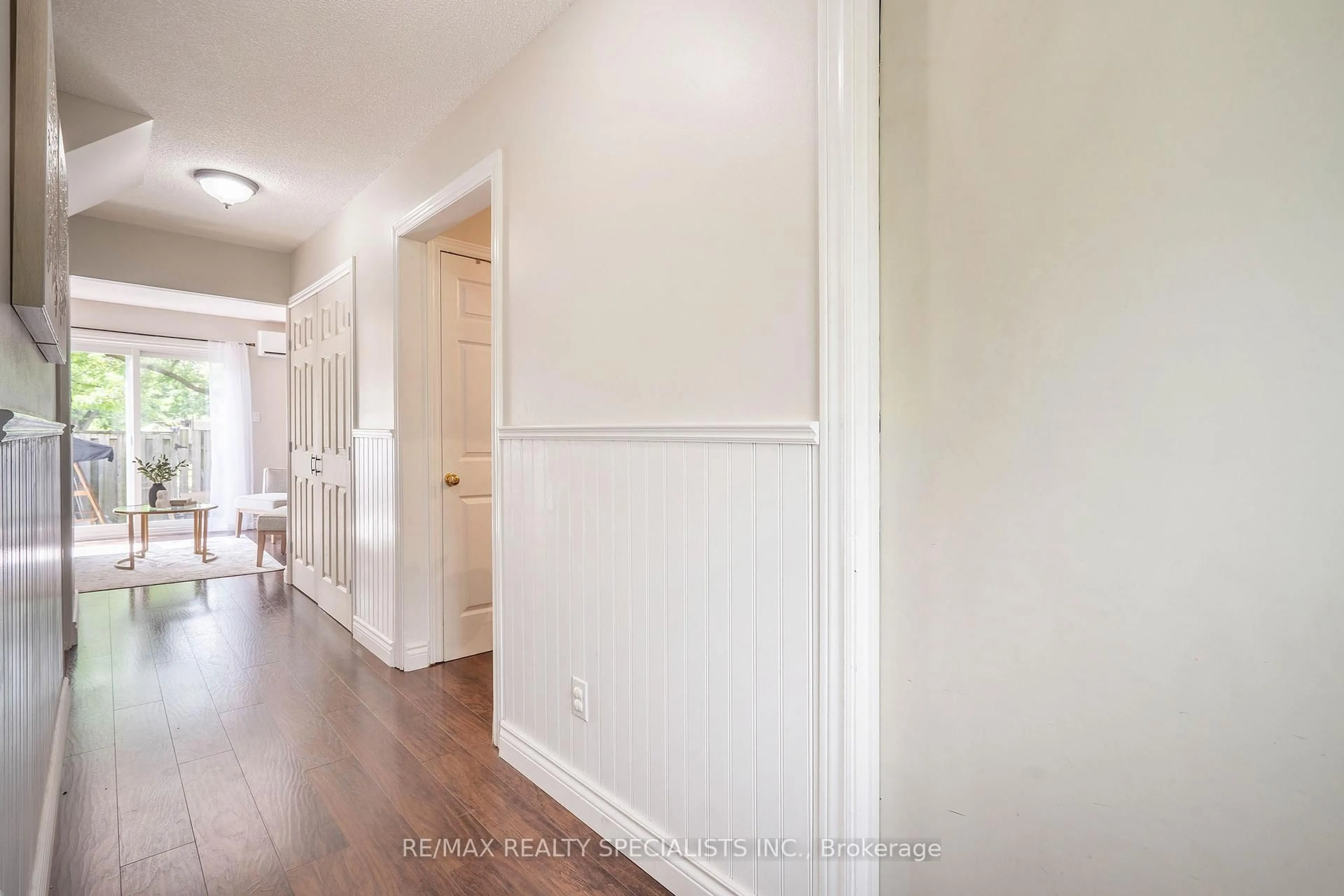 Indoor entryway for 341 Wilson Dr #9, Milton Ontario L9T 3Y9