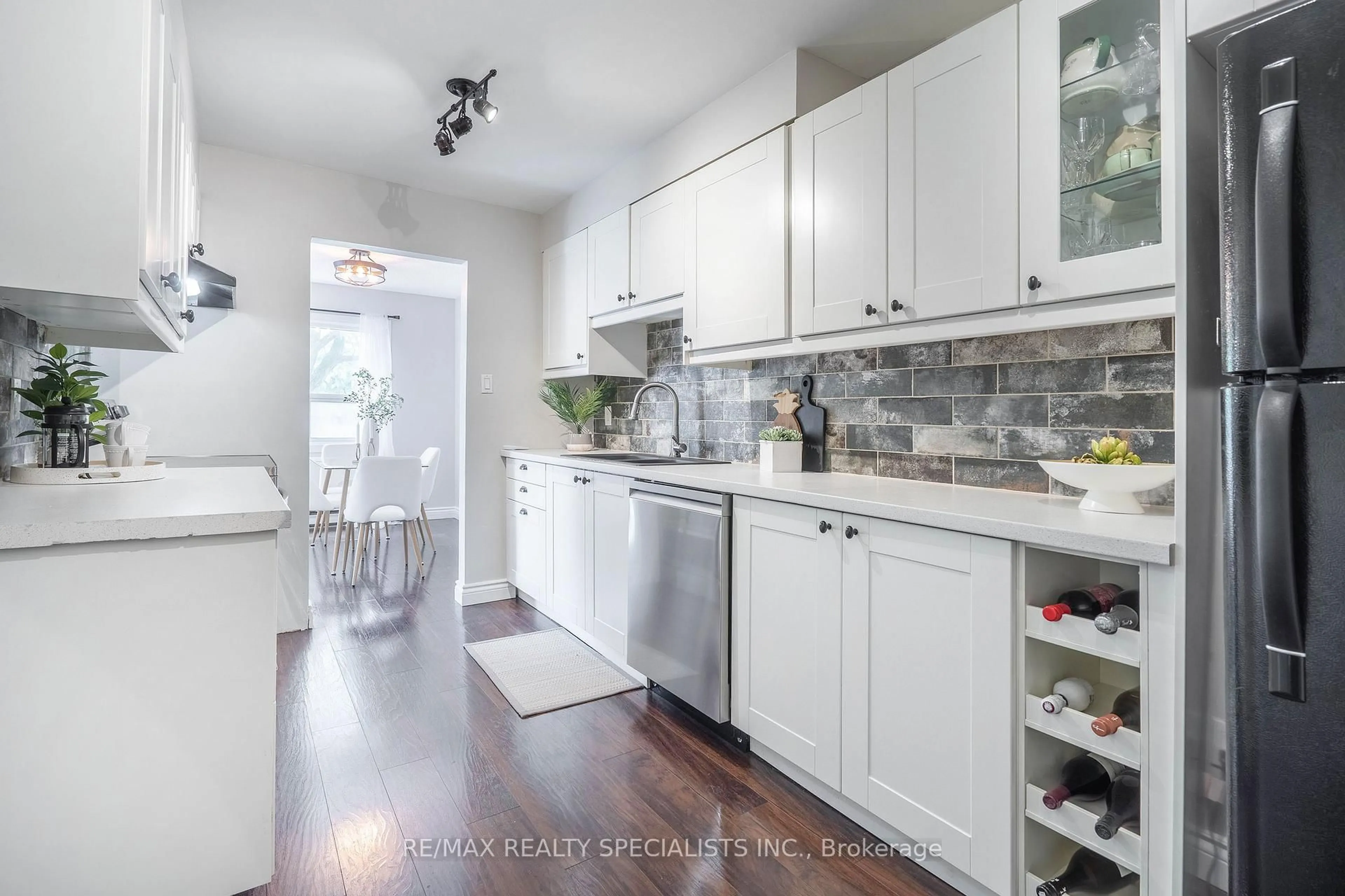 Open concept kitchen, ceramic/tile floor for 341 Wilson Dr #9, Milton Ontario L9T 3Y9