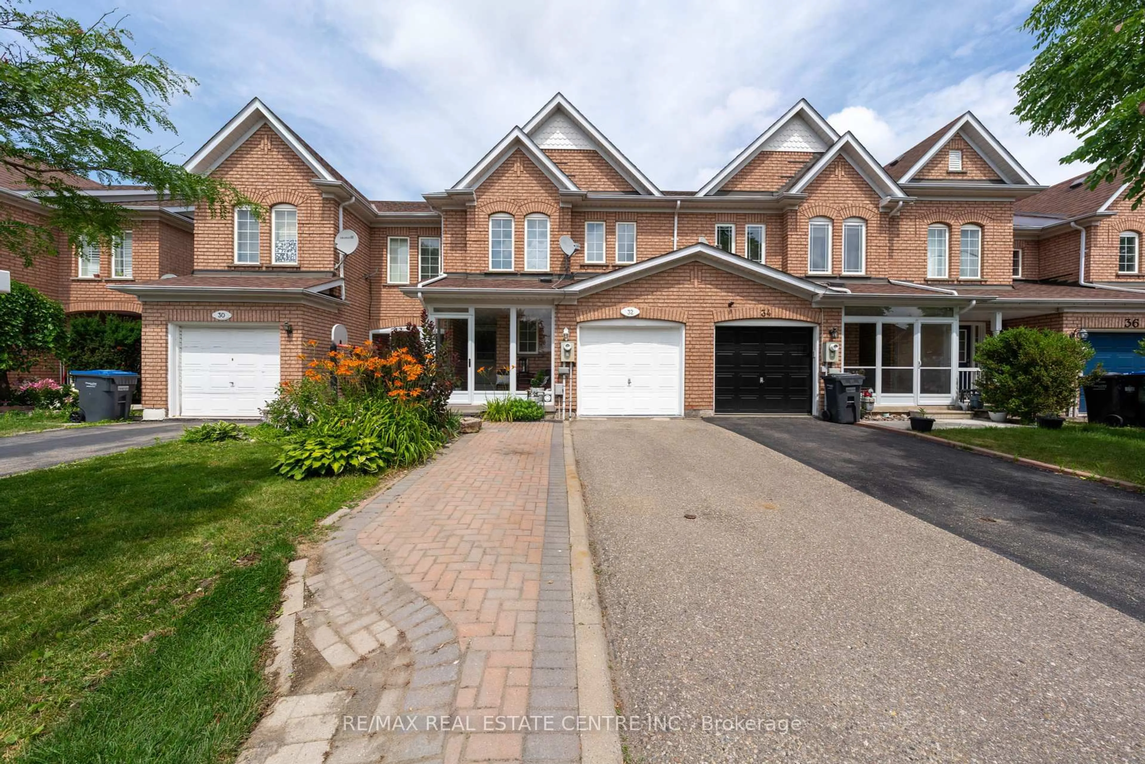 Home with brick exterior material, street for 32 Queen Anne Dr, Brampton Ontario L7A 1X3