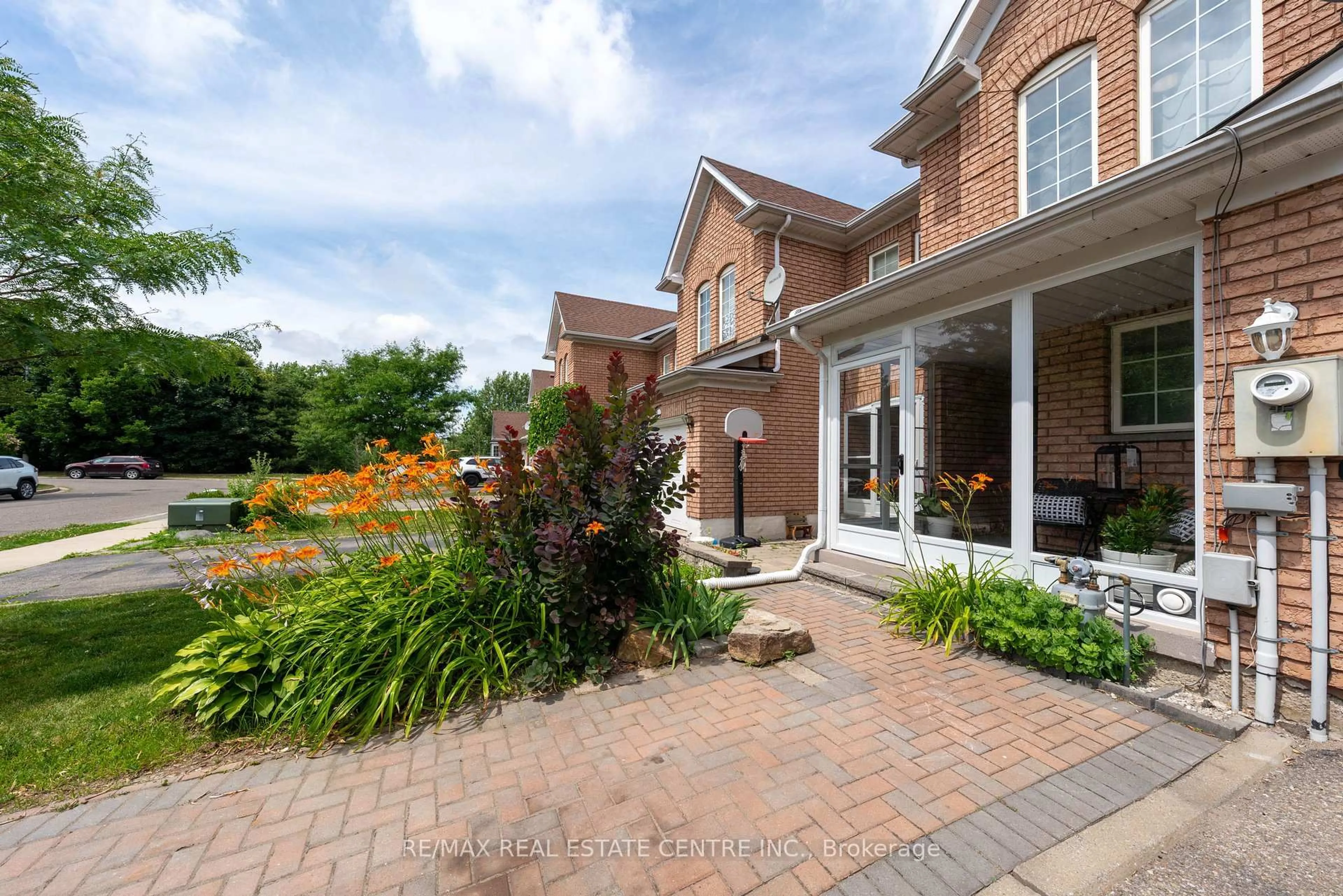 Home with brick exterior material, street for 32 Queen Anne Dr, Brampton Ontario L7A 1X3