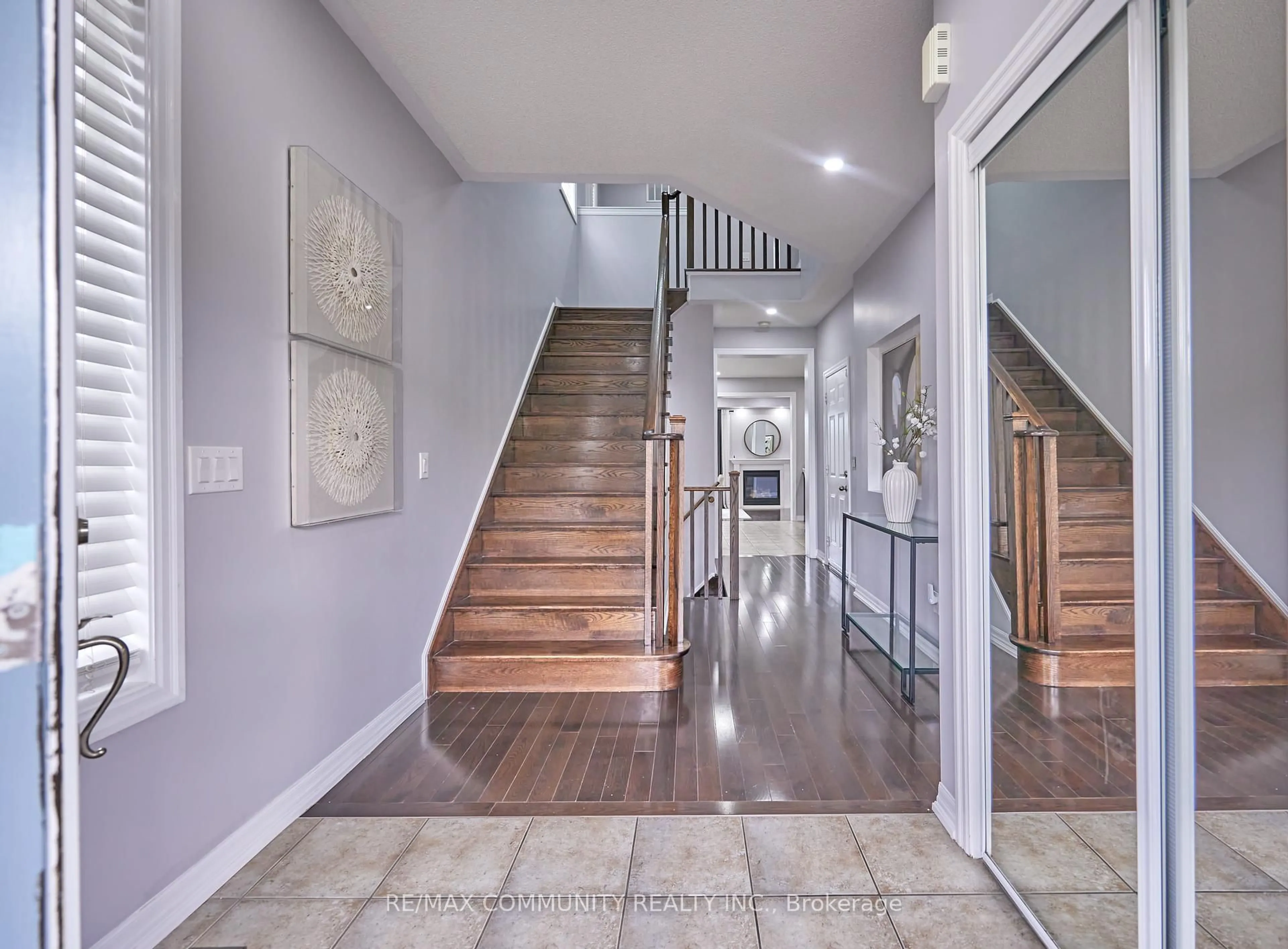 Indoor entryway for 96 Kendall Dr, Milton Ontario L9T 0R5