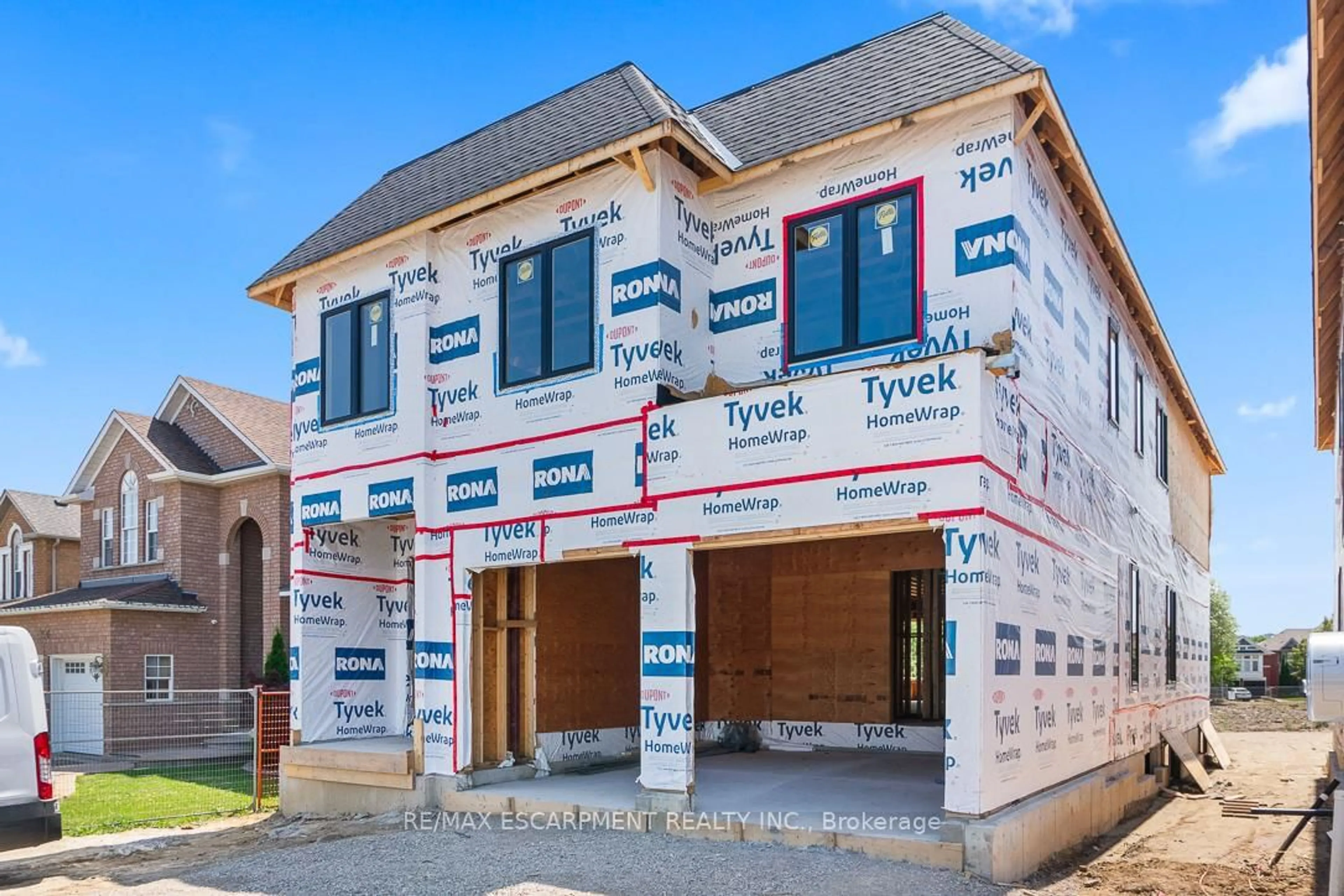 Home with vinyl exterior material, building for 2350 Eighth Line, Oakville Ontario L6H 7E6