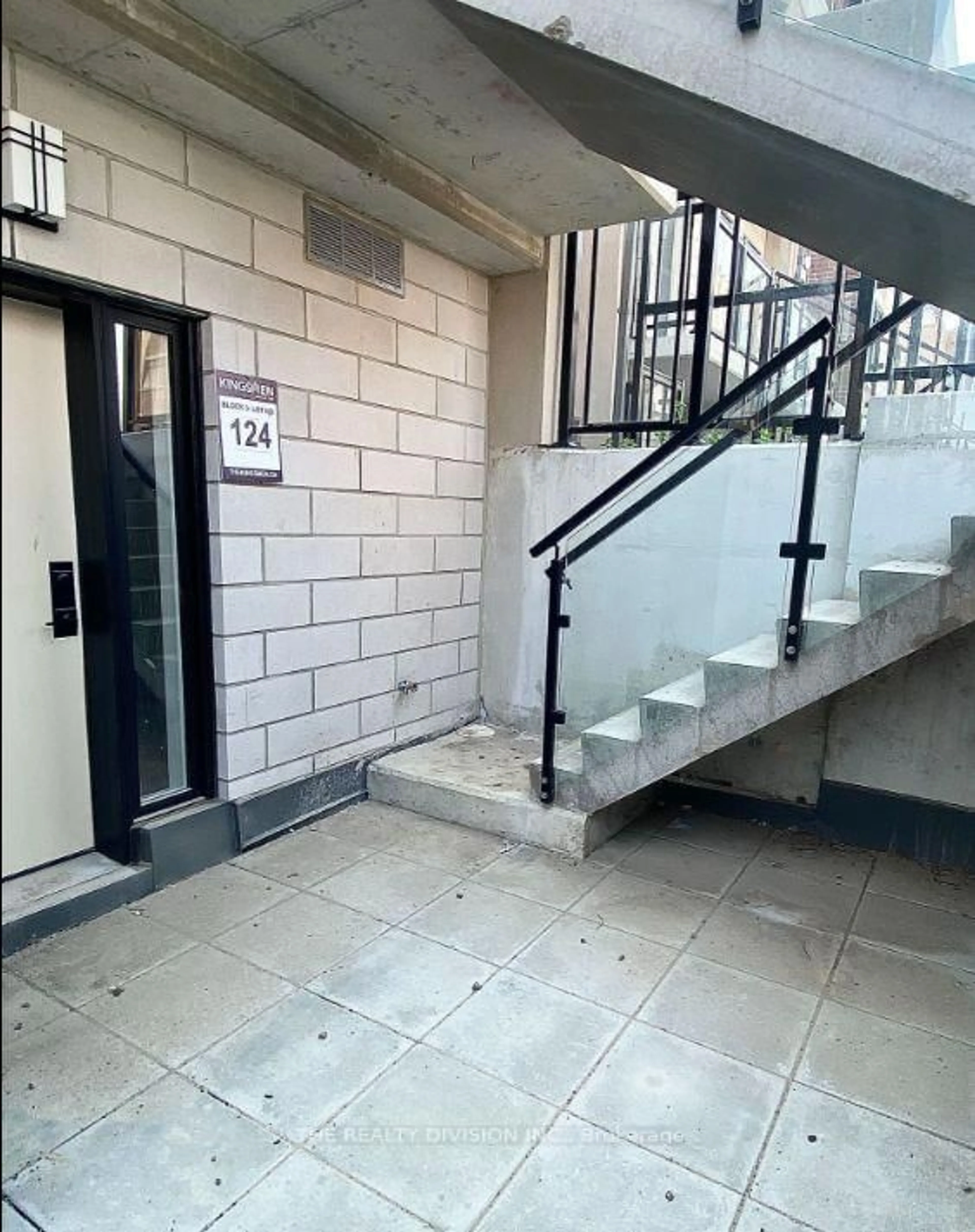 Indoor foyer for 1070 Douglas McCurdy Common #124, Mississauga Ontario L5G 0C6