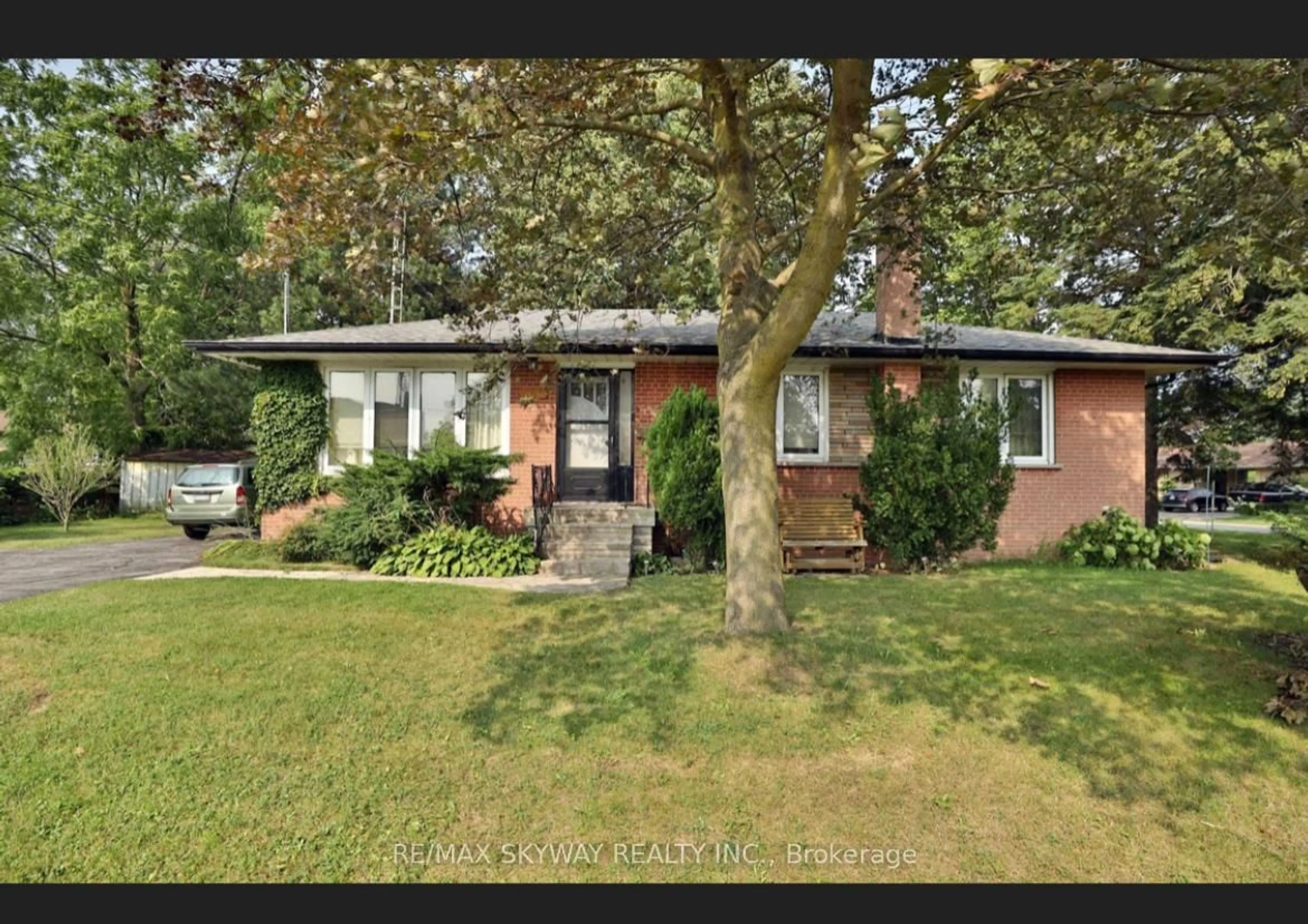 Home with brick exterior material, street for 509 Vale Pl, Oakville Ontario L6L 4R5
