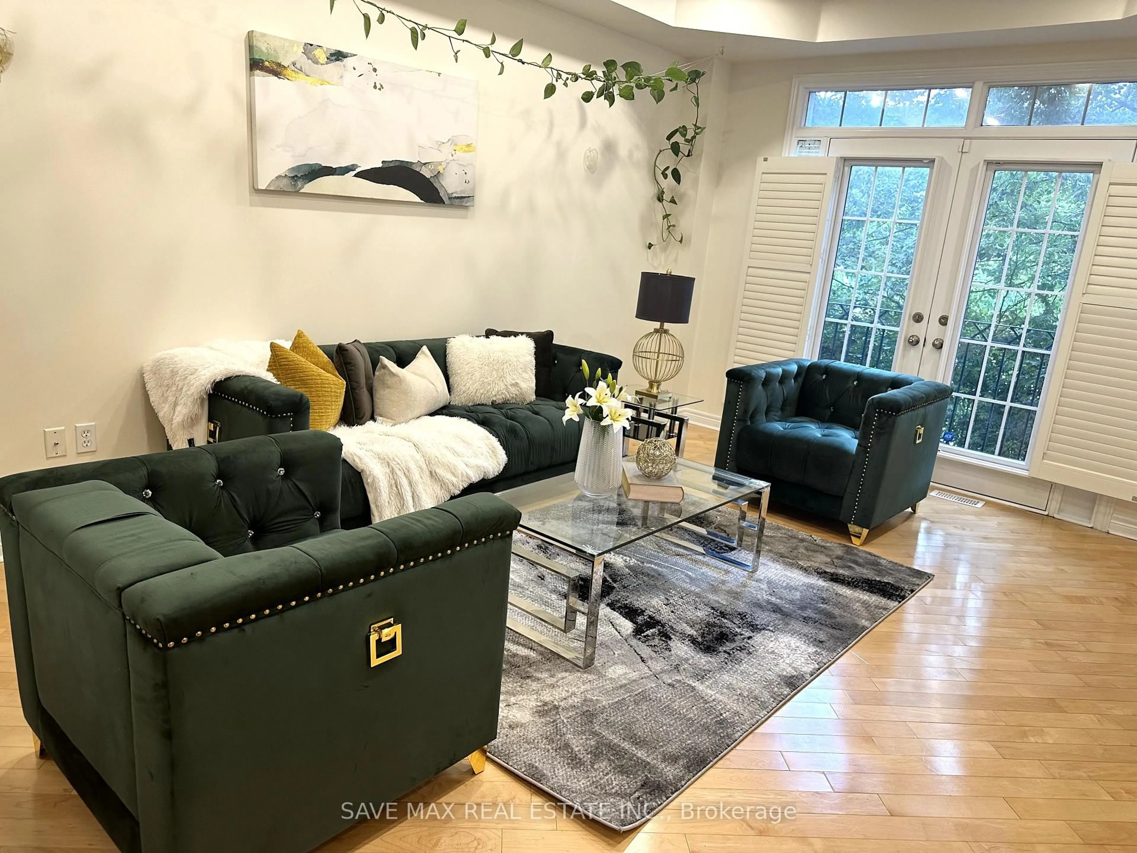 Living room with furniture, unknown for 3452 Eglinton Ave, Mississauga Ontario L5M 7P4