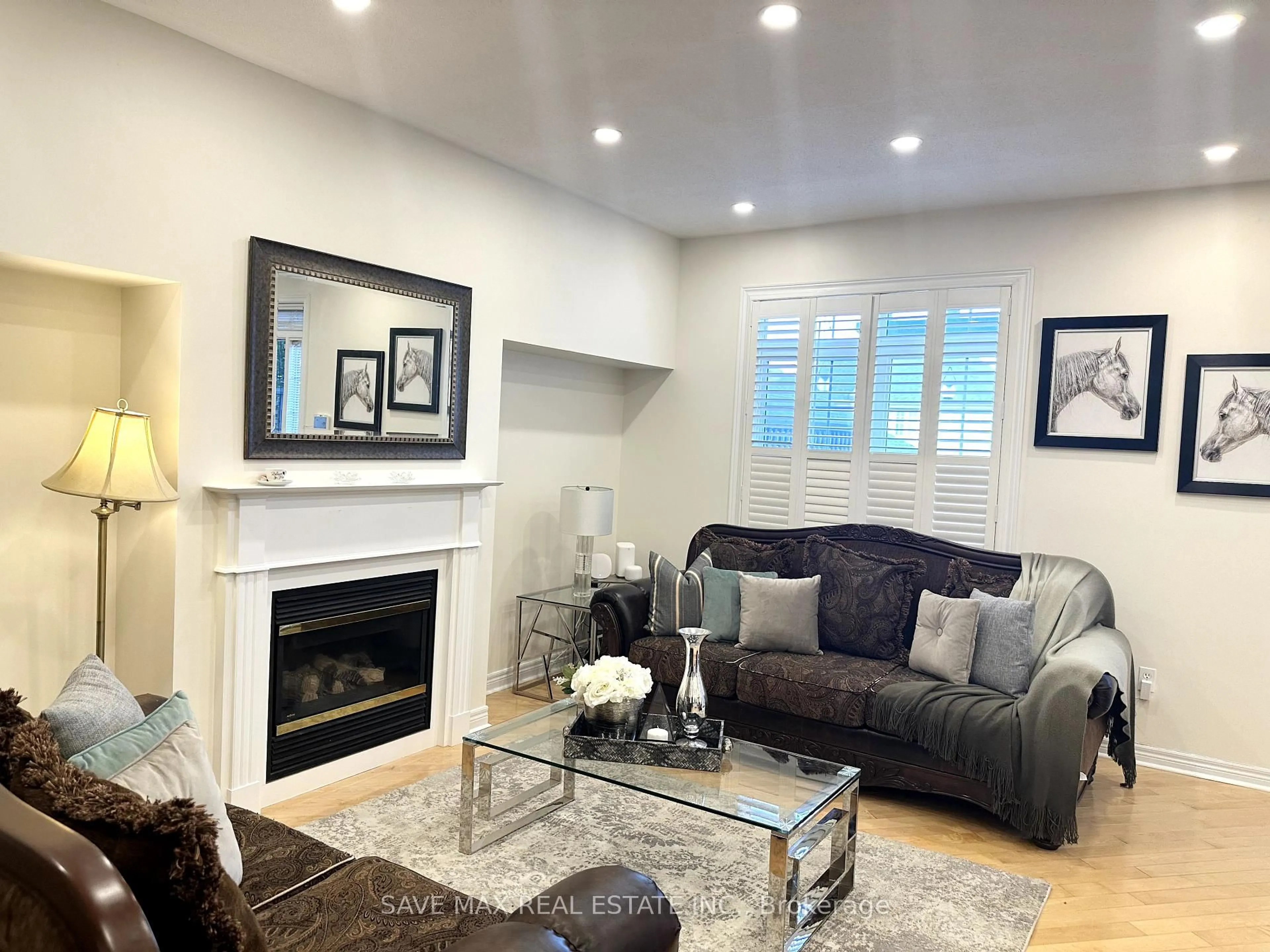 Living room with furniture, wood/laminate floor for 3452 Eglinton Ave, Mississauga Ontario L5M 7P4