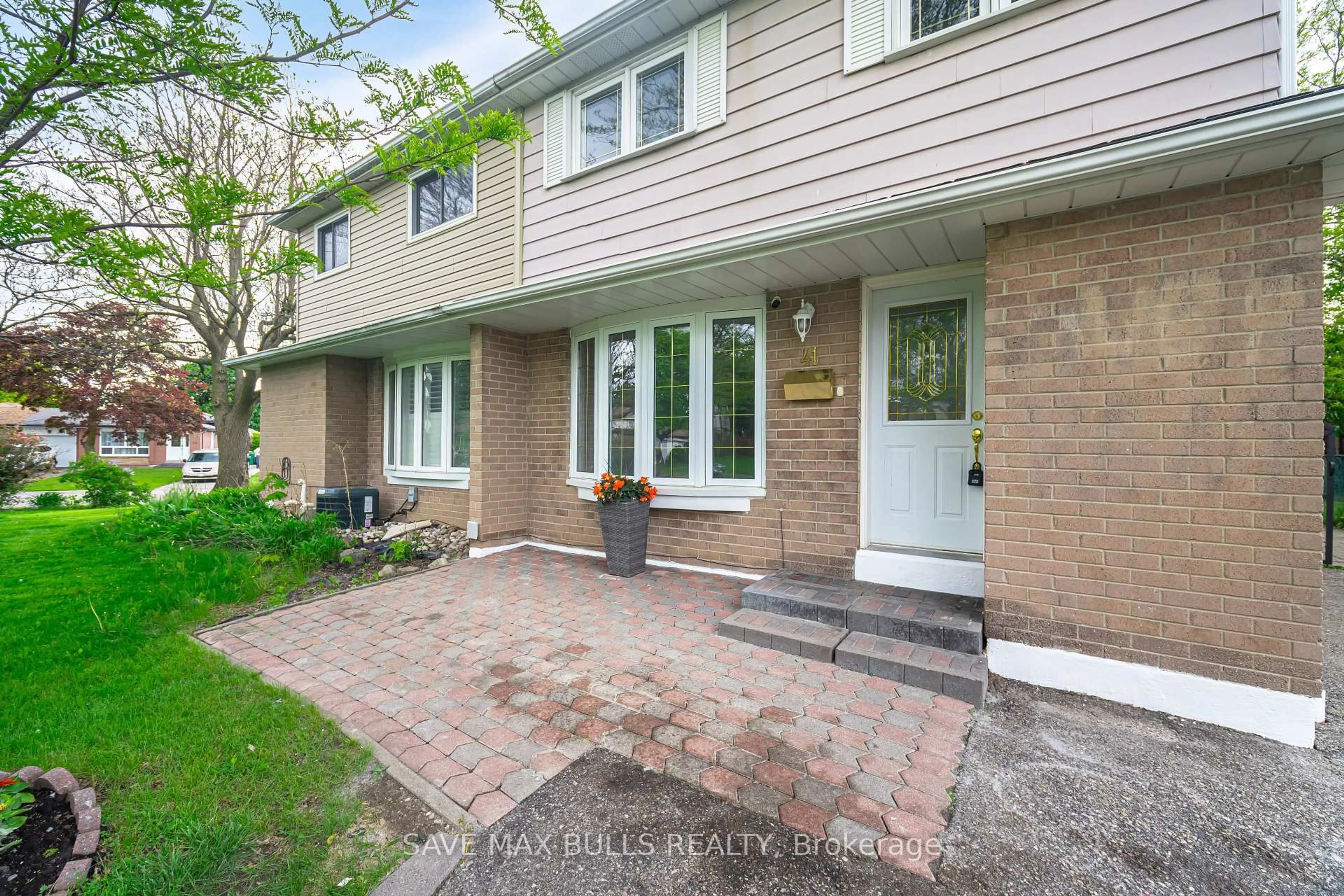 Home with brick exterior material, street for 41 Glenmore Cres, Brampton Ontario L6S 1H9