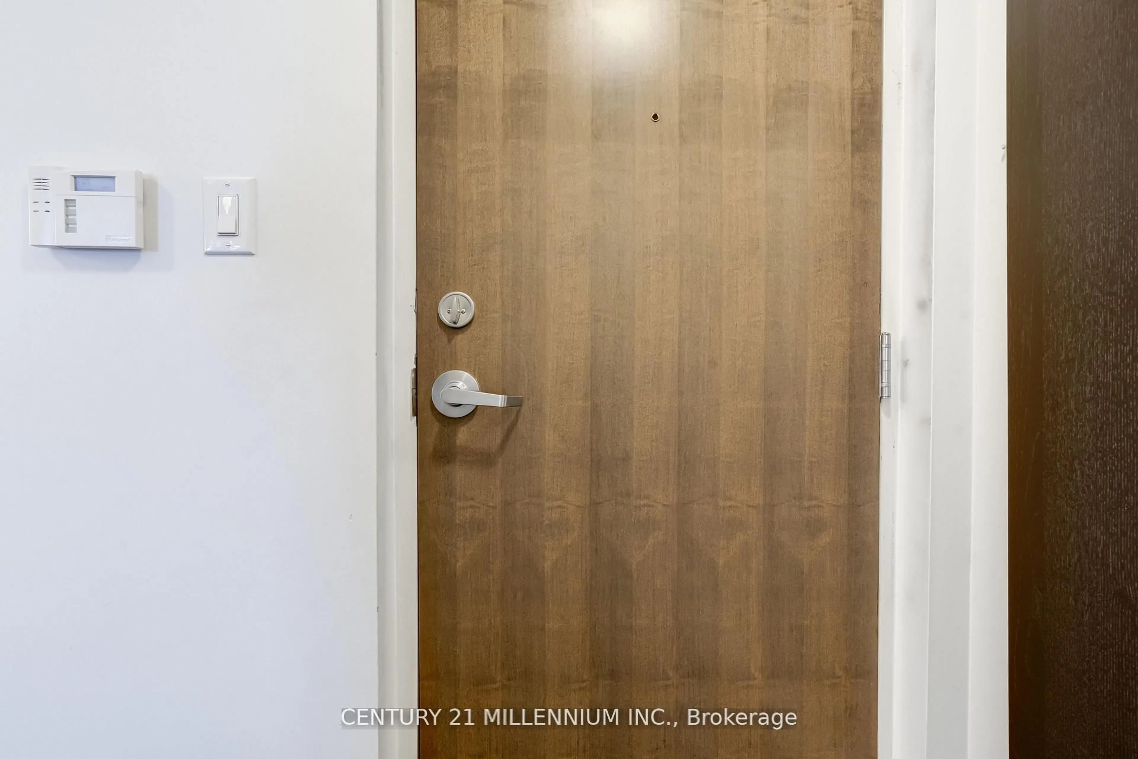 Indoor entryway for 9 George St #2005, Brampton Ontario L6X 0T6