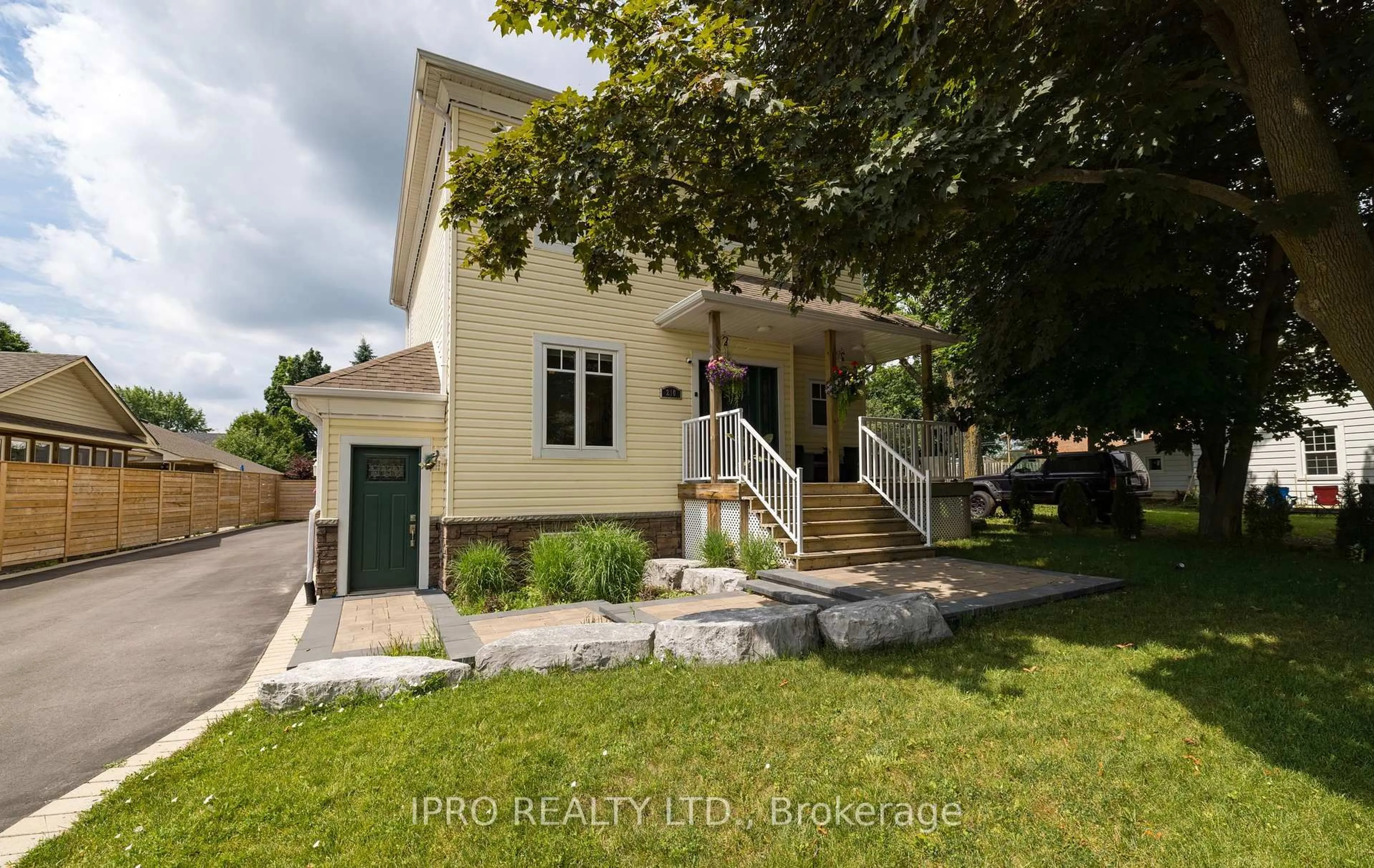 Unknown for 210 Main St, Halton Hills Ontario L7J 1W9