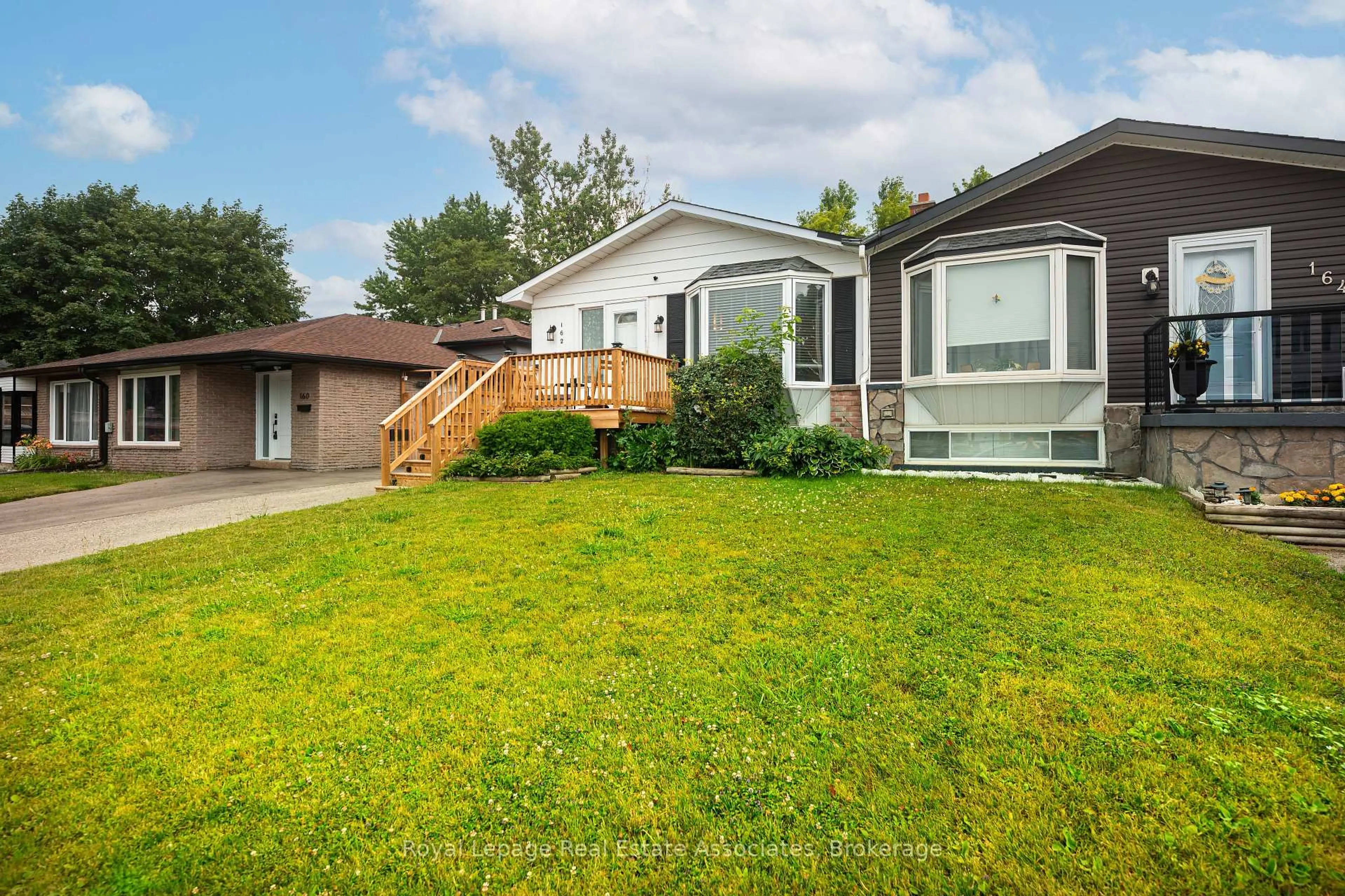 Home with vinyl exterior material, unknown for 162 Burbank Cres, Orangeville Ontario L9W 3H8