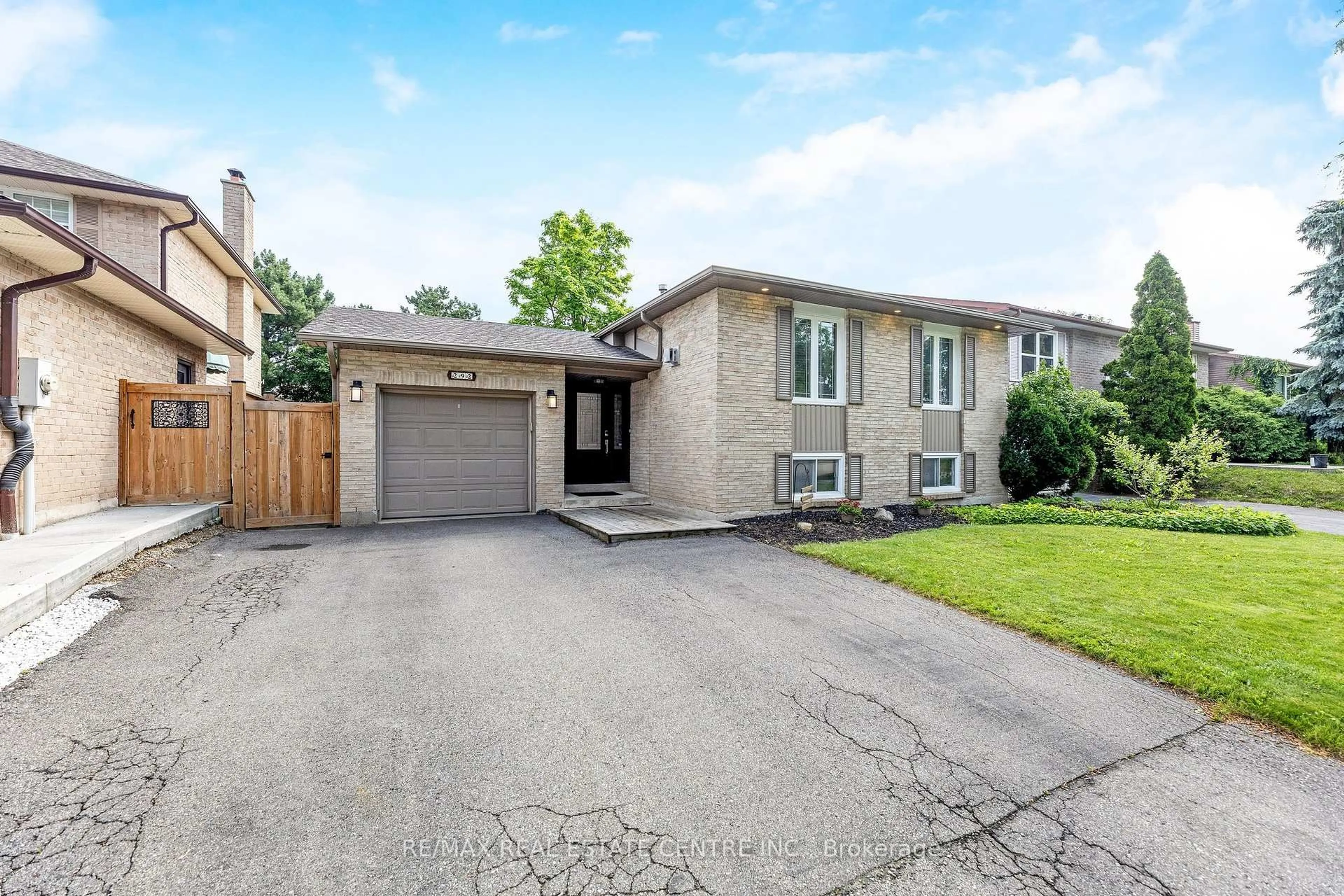 Home with brick exterior material, street for 292 Randall Cres, Milton Ontario L9T 4X7