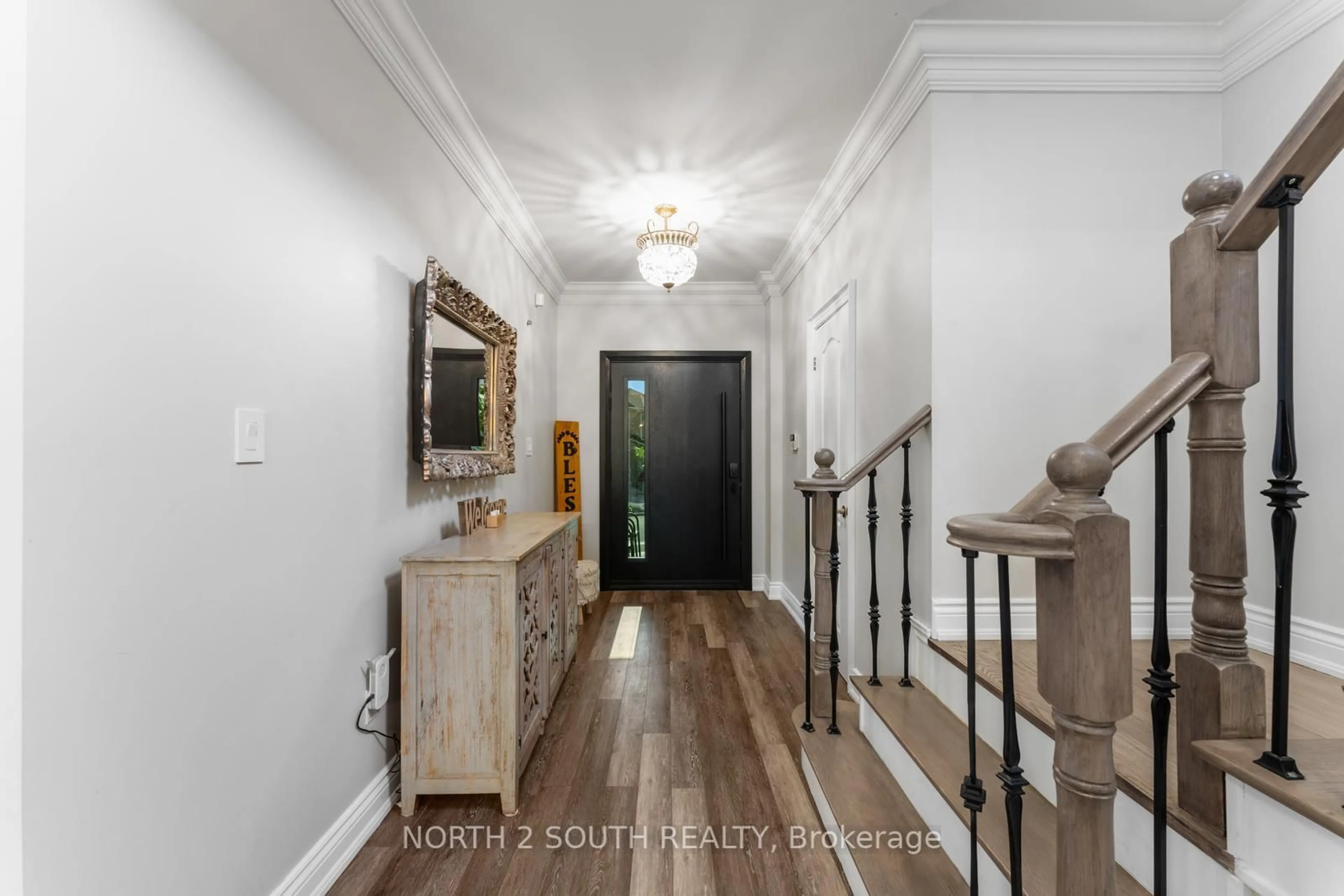 Indoor entryway for 41 Youngestar Tr, Brampton Ontario L6P 1P5