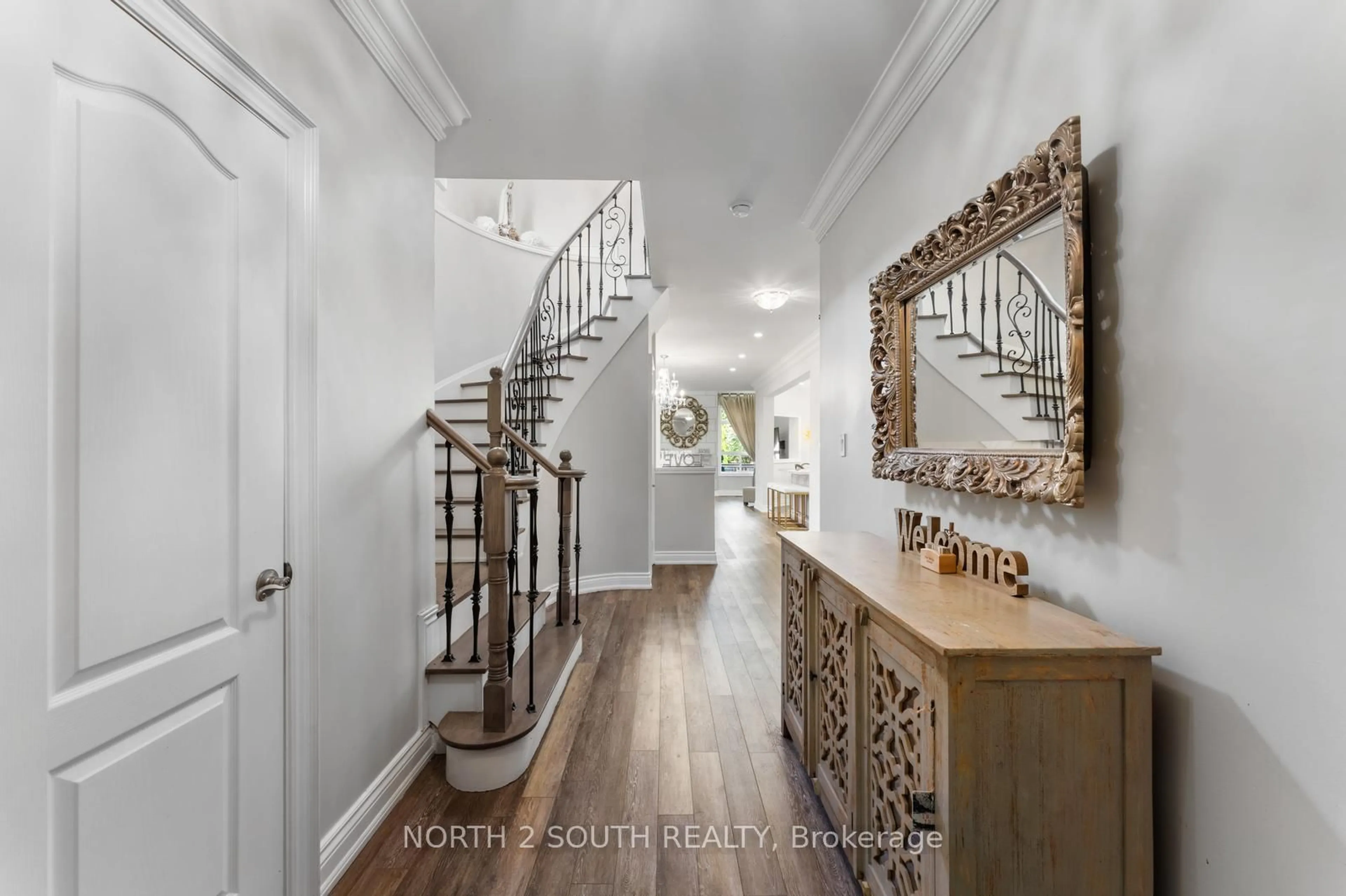 Indoor entryway for 41 Youngestar Tr, Brampton Ontario L6P 1P5