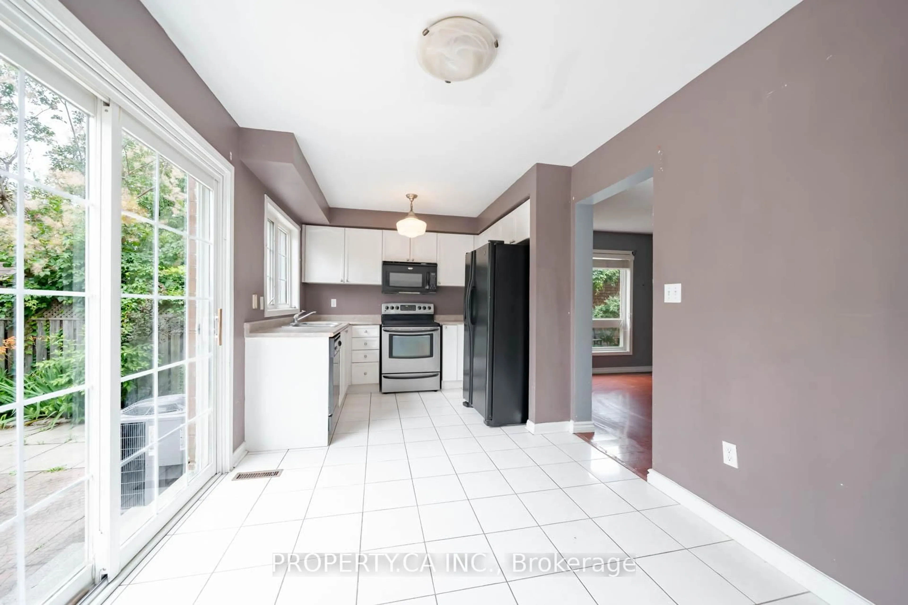 Open concept kitchen, ceramic/tile floor for 16 Fidelity Ave, Brampton Ontario L7A 2S6