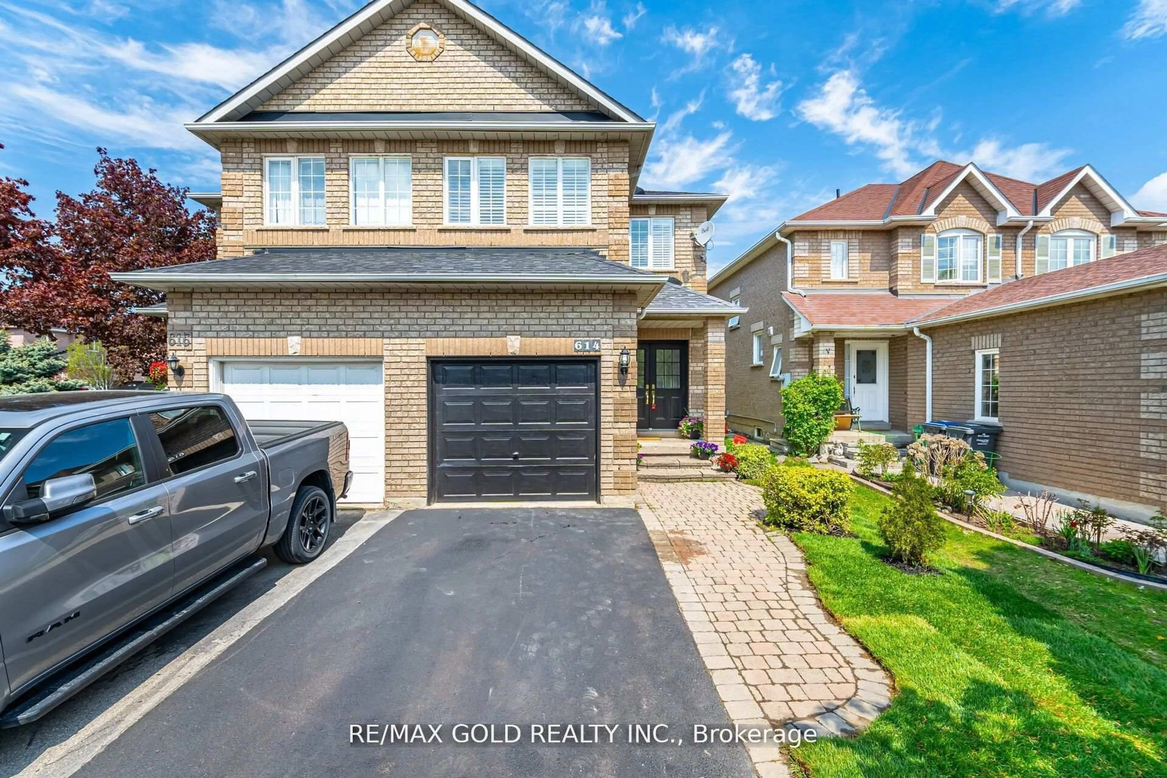 Home with brick exterior material, street for 614 Summer Park Cres, Mississauga Ontario L5B 4E9