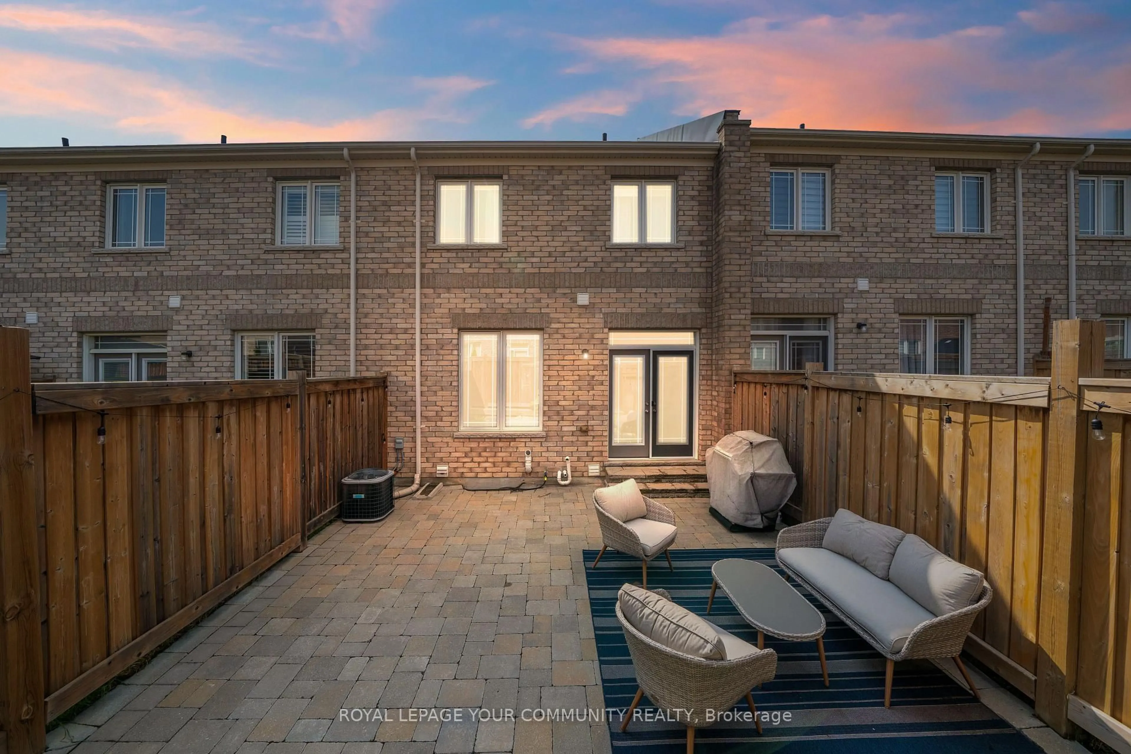 Patio, street for 50 Valley Lane, Caledon Ontario L7C 4C9