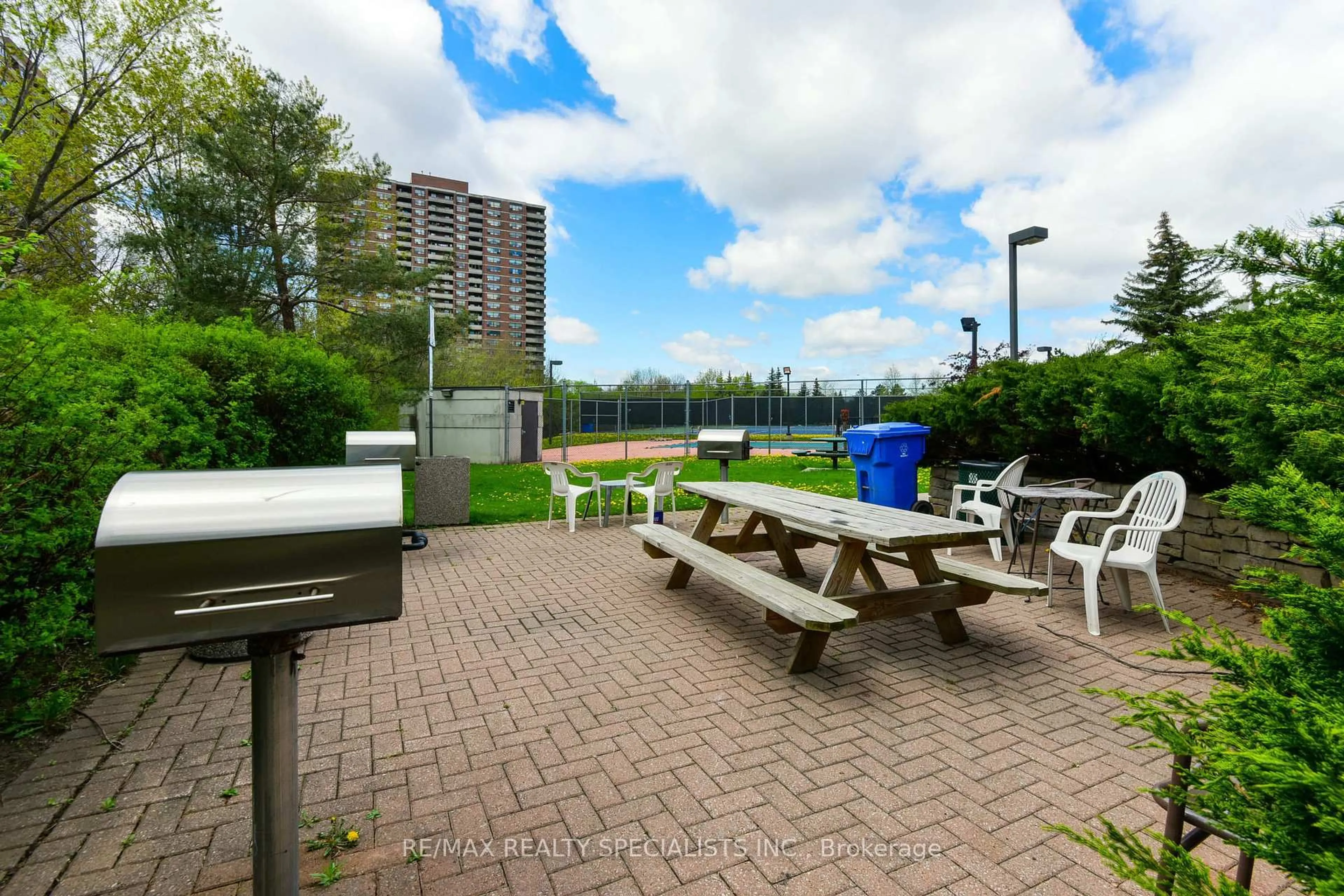 Patio, street for 1 Rowntree Rd #712, Toronto Ontario M9V 5G7