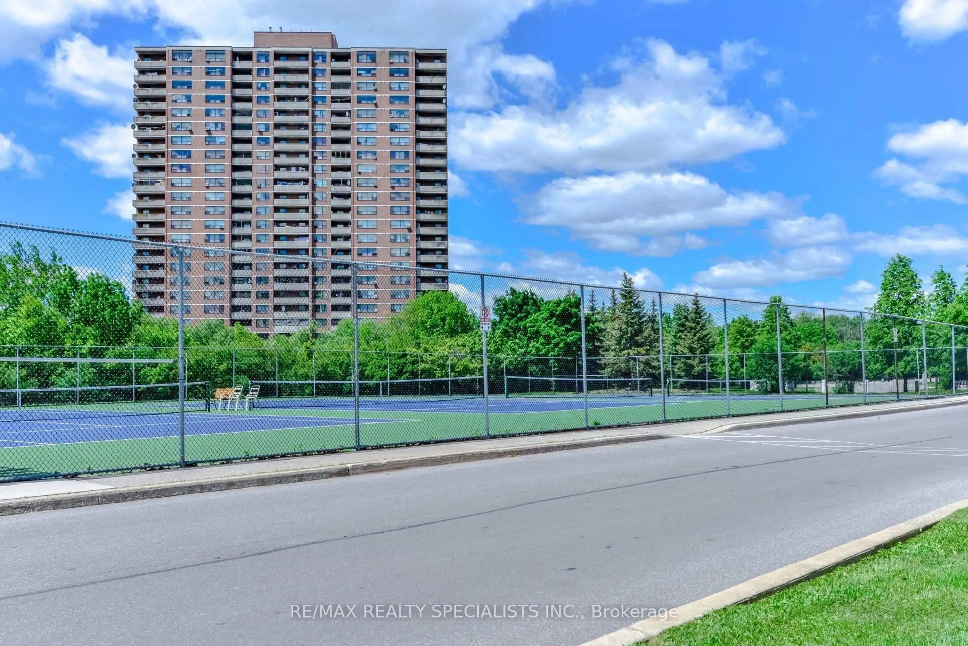A pic from outside/outdoor area/front of a property/back of a property/a pic from drone, unknown for 1 Rowntree Rd #712, Toronto Ontario M9V 5G7