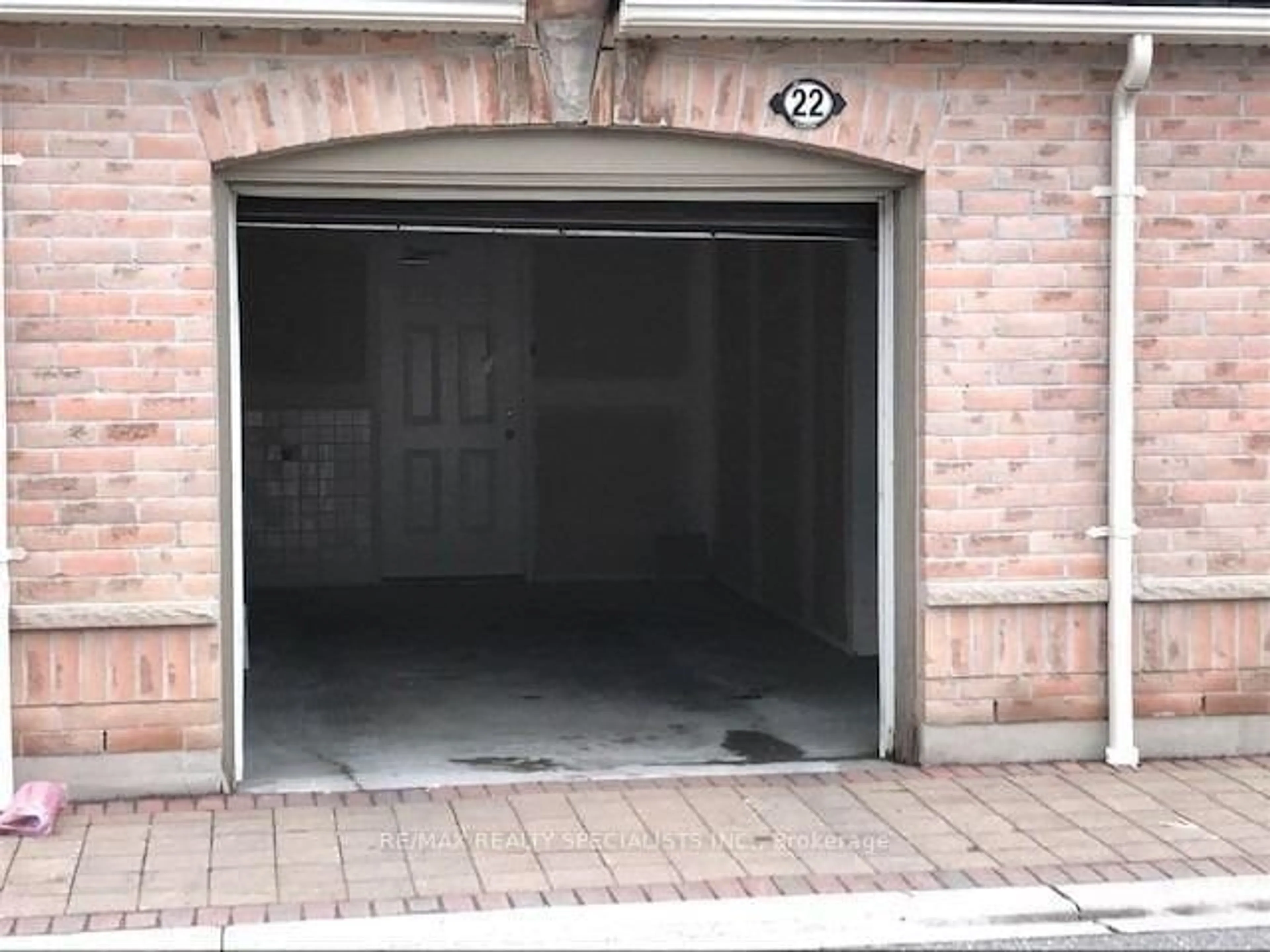 Indoor garage for 5650 Winston Churchill Blvd #22, Mississauga Ontario L5M 0L8