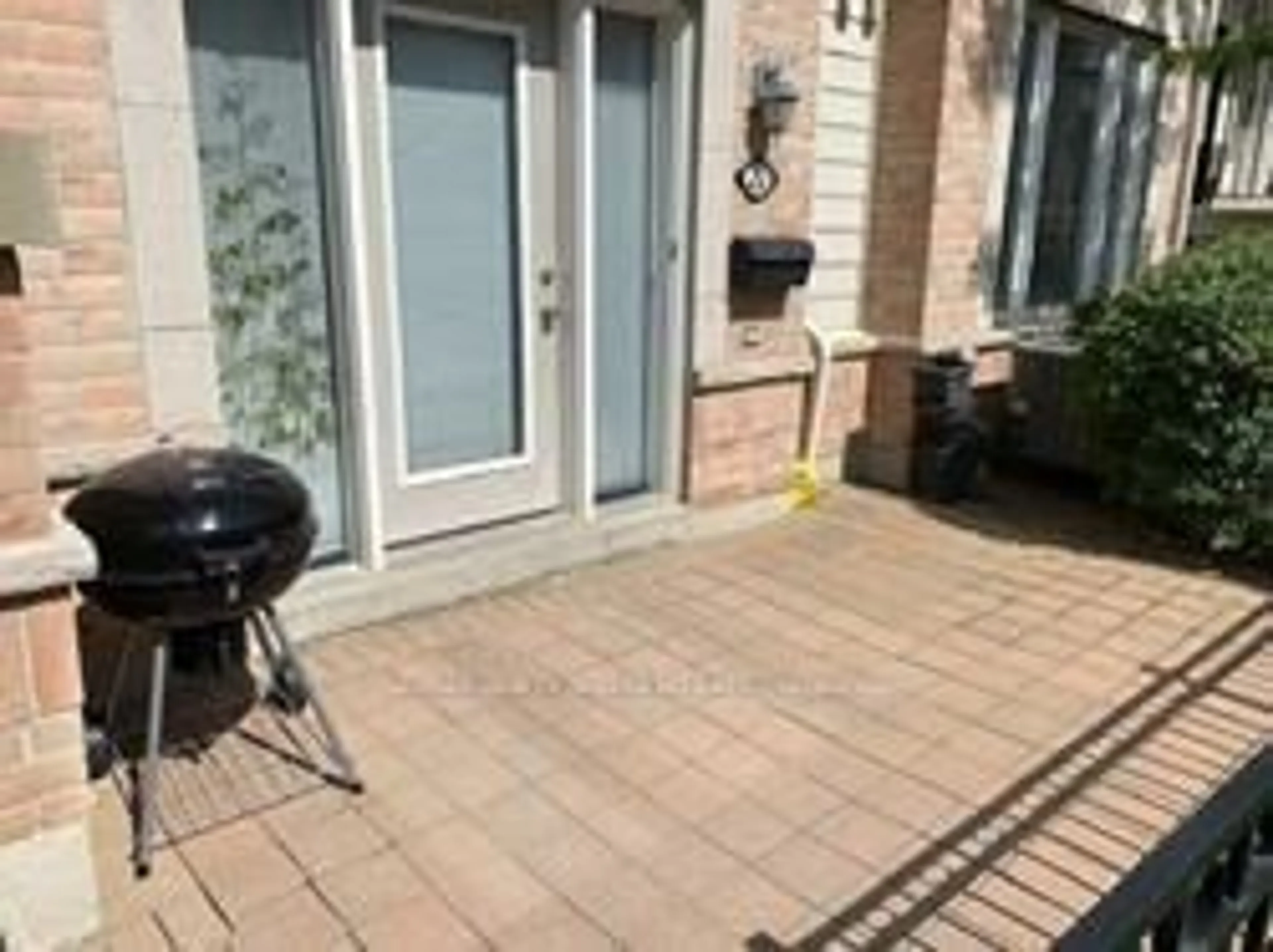Patio, street for 5650 Winston Churchill Blvd #22, Mississauga Ontario L5M 0L8