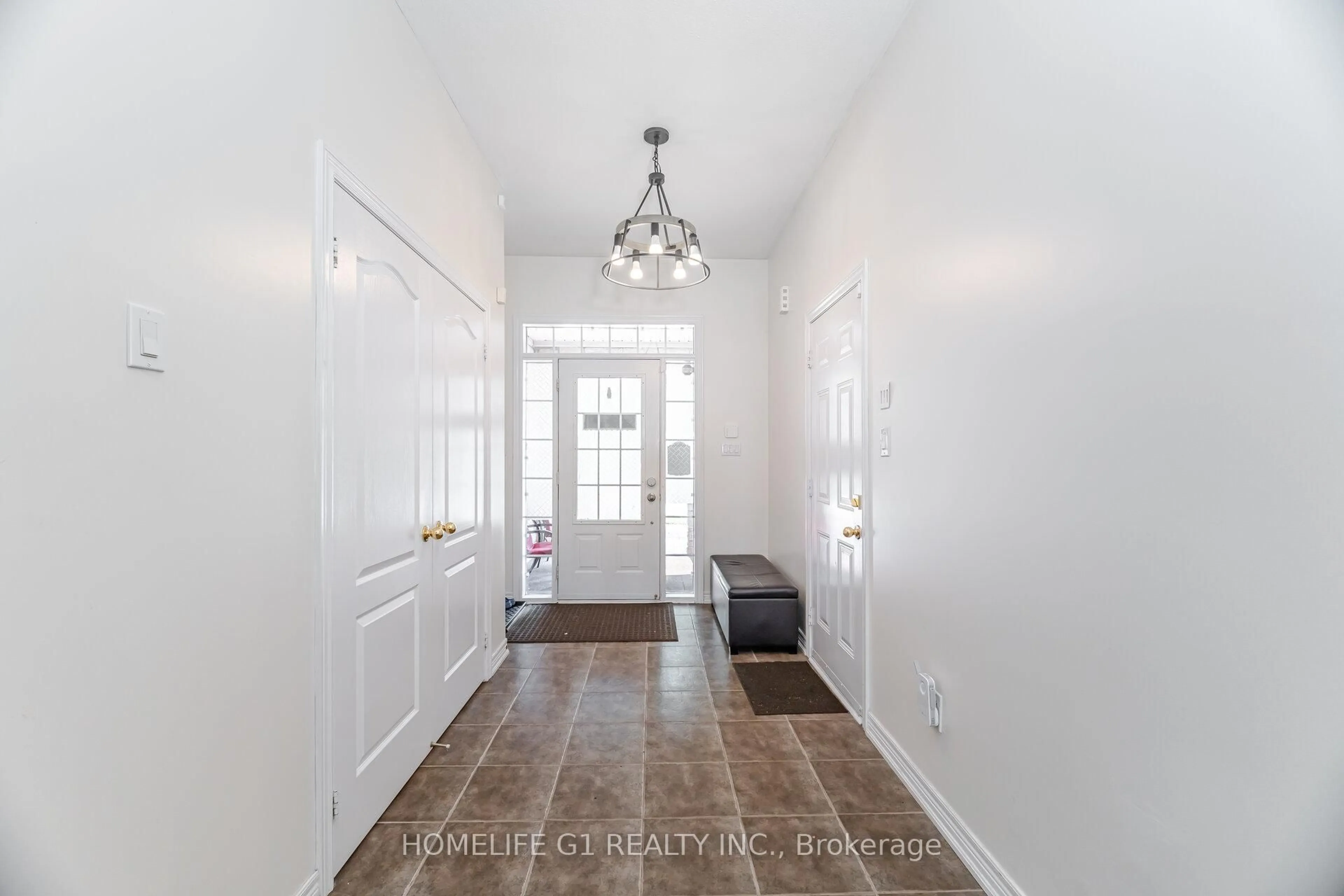 Indoor entryway for 3490 Whilabout Terr, Oakville Ontario L6L 6X6