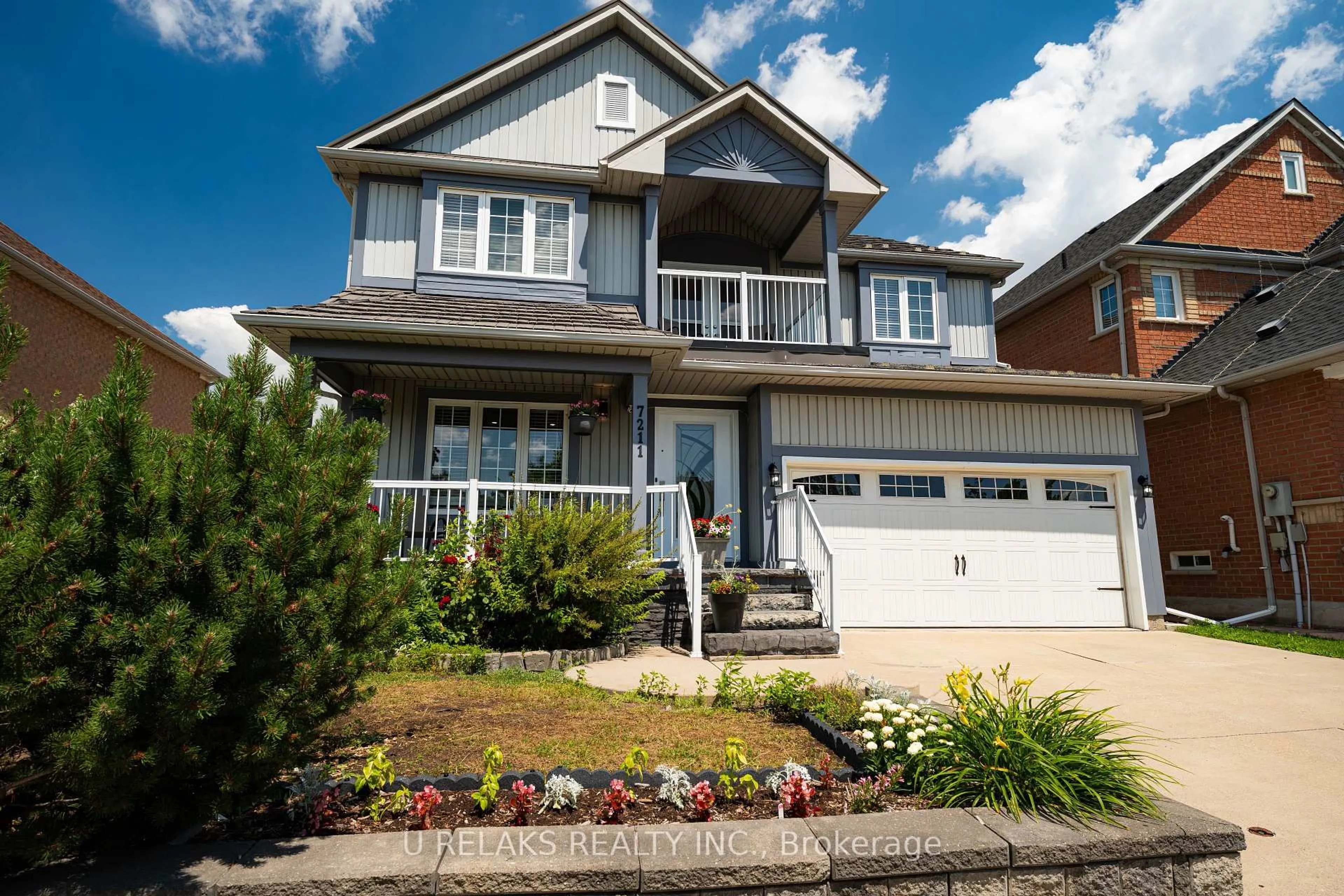 Home with vinyl exterior material, street for 7211 Atwood Lane, Mississauga Ontario L5N 7X2