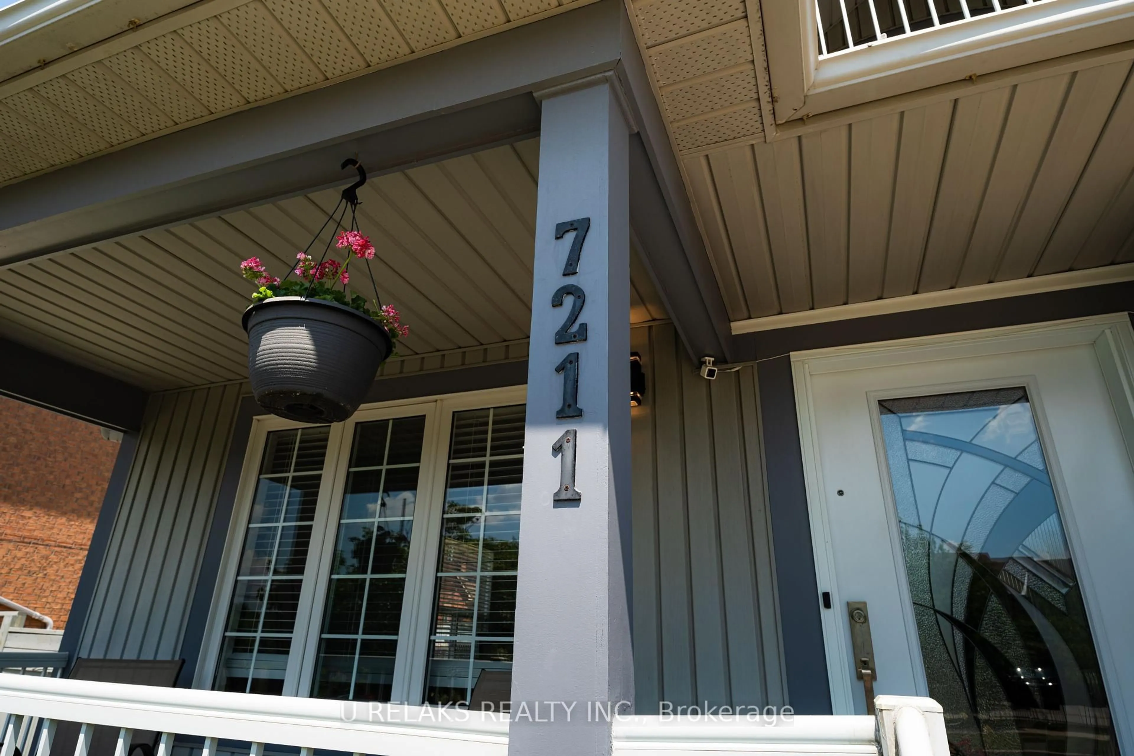 Indoor entryway for 7211 Atwood Lane, Mississauga Ontario L5N 7X2