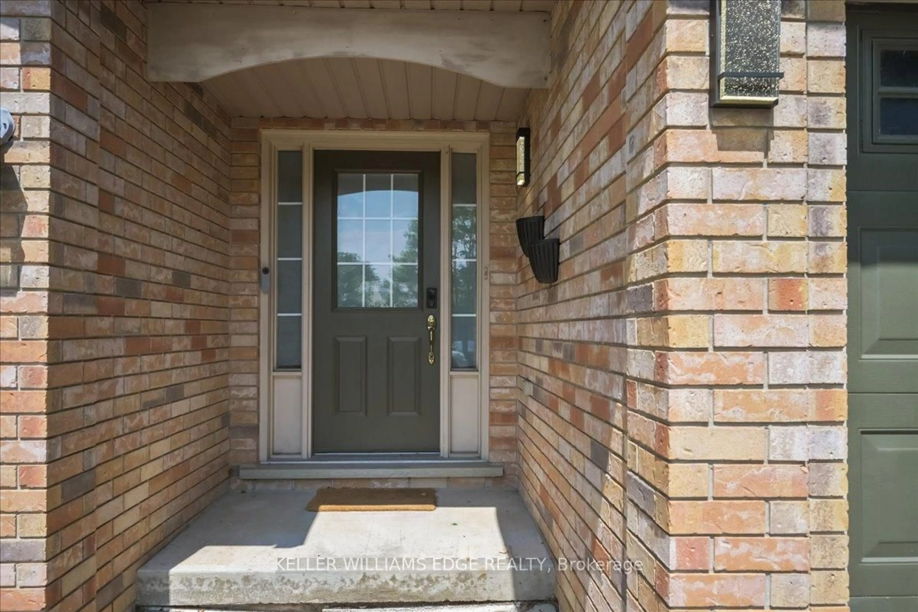 Indoor entryway for 1467 Headon Rd, Burlington Ontario L7M 4N1