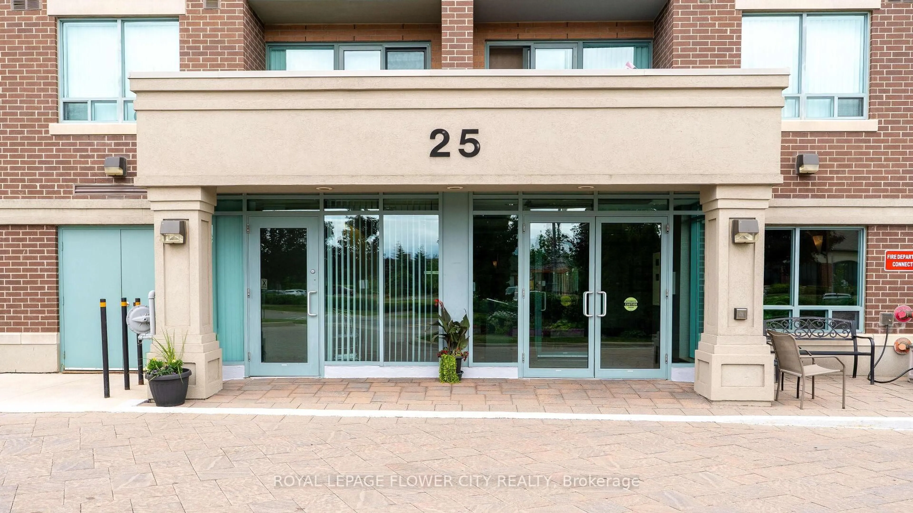 Indoor foyer for 25 Via Rosedale #204, Brampton Ontario L6R 3J8