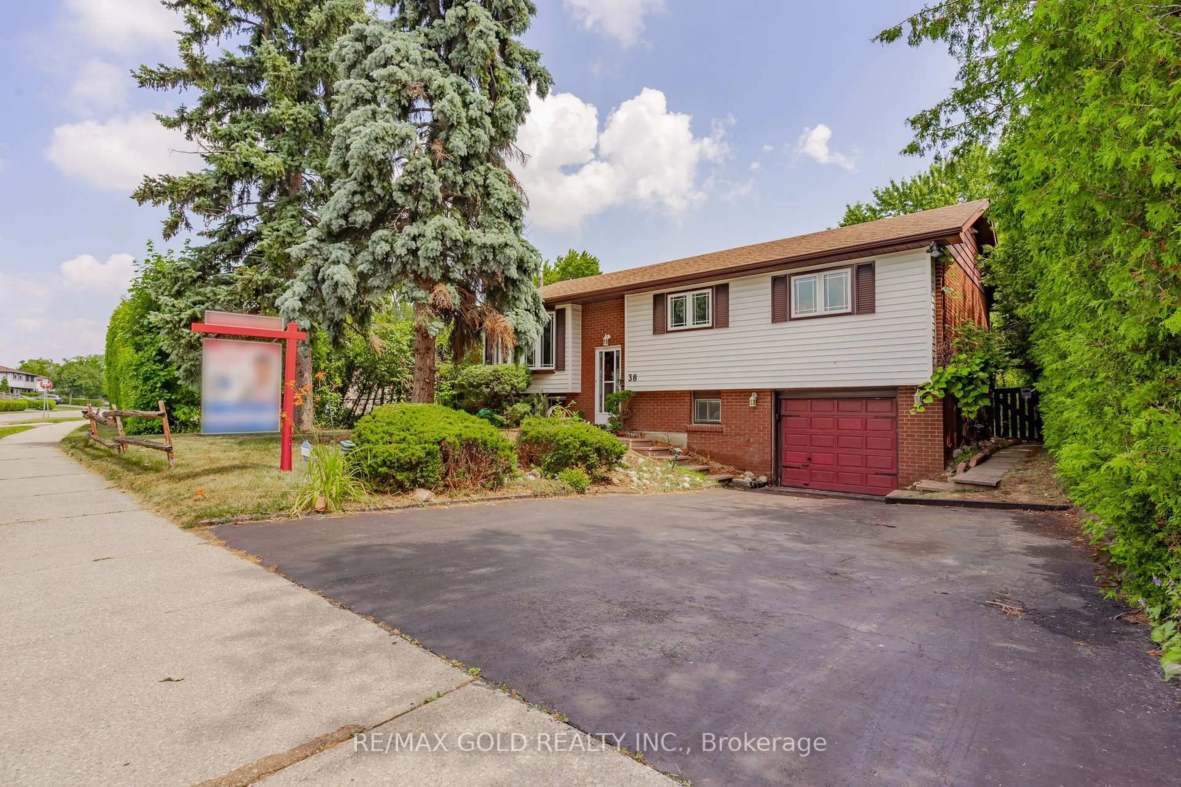 Home with brick exterior material, street for 38 Duke Rd, Brampton Ontario L6T 3K3
