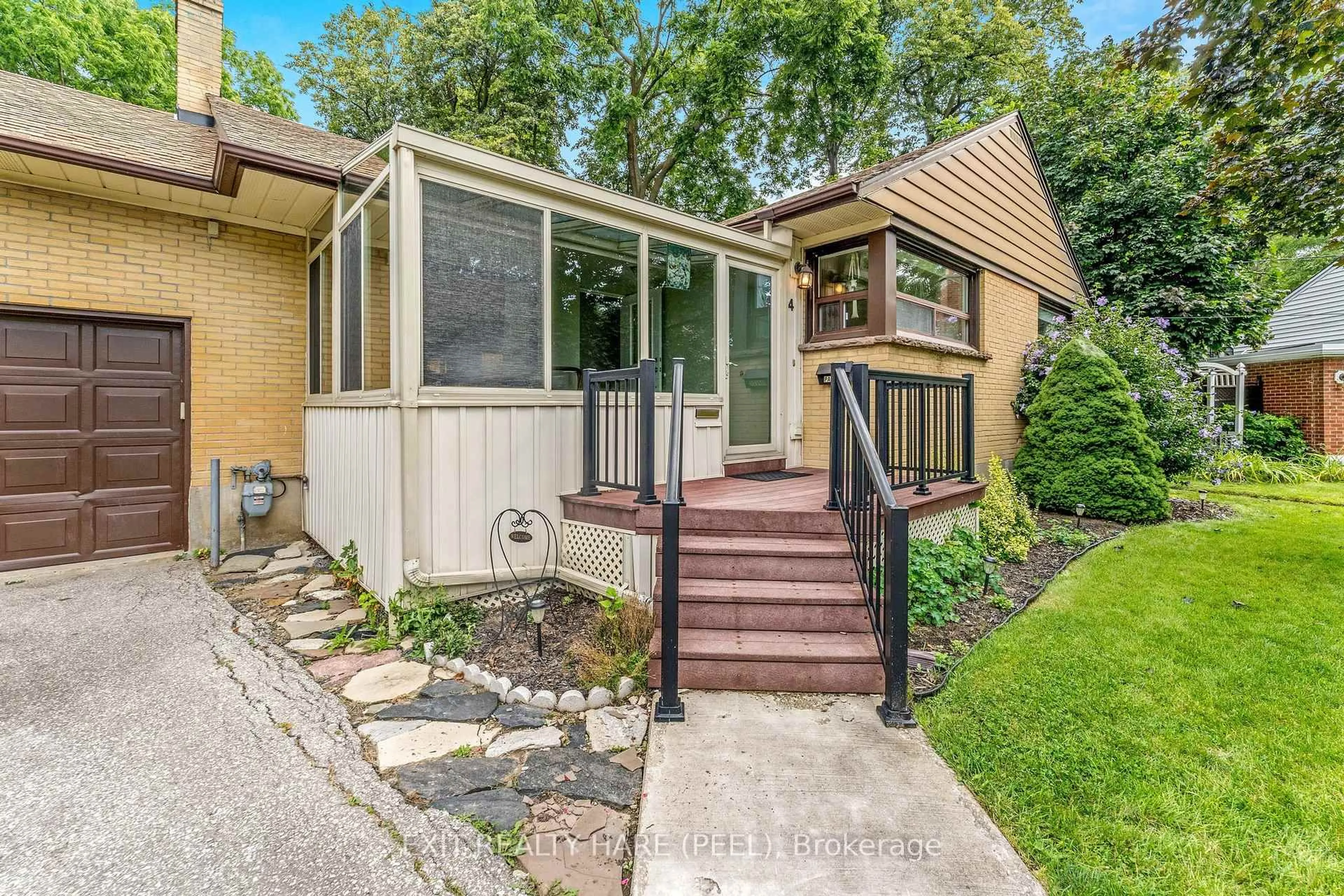 Unknown for 4 Moore Cres, Brampton Ontario L6W 1W8
