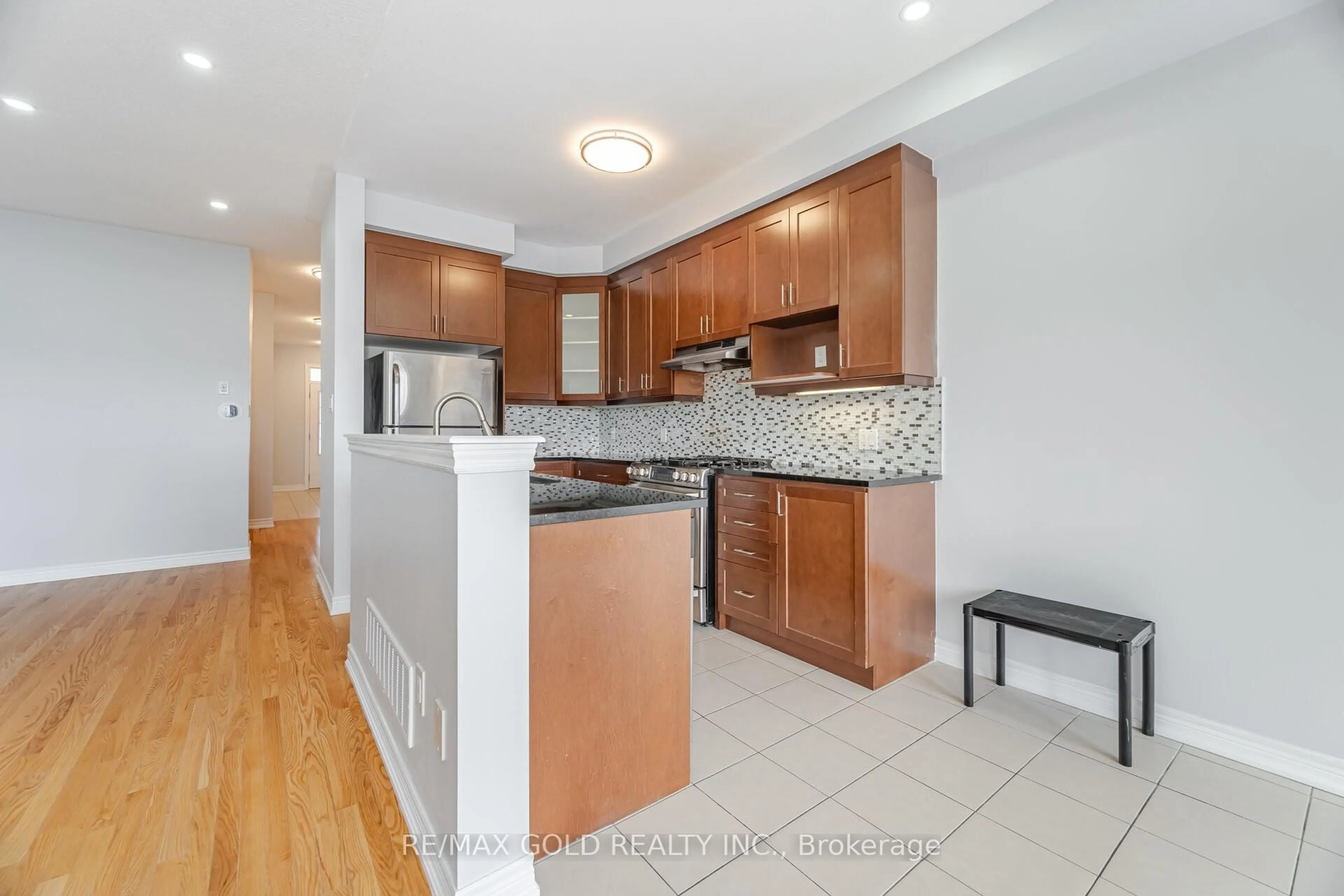 Unknown for 240 Sky Harbour Dr, Brampton Ontario L6Y 2Z7