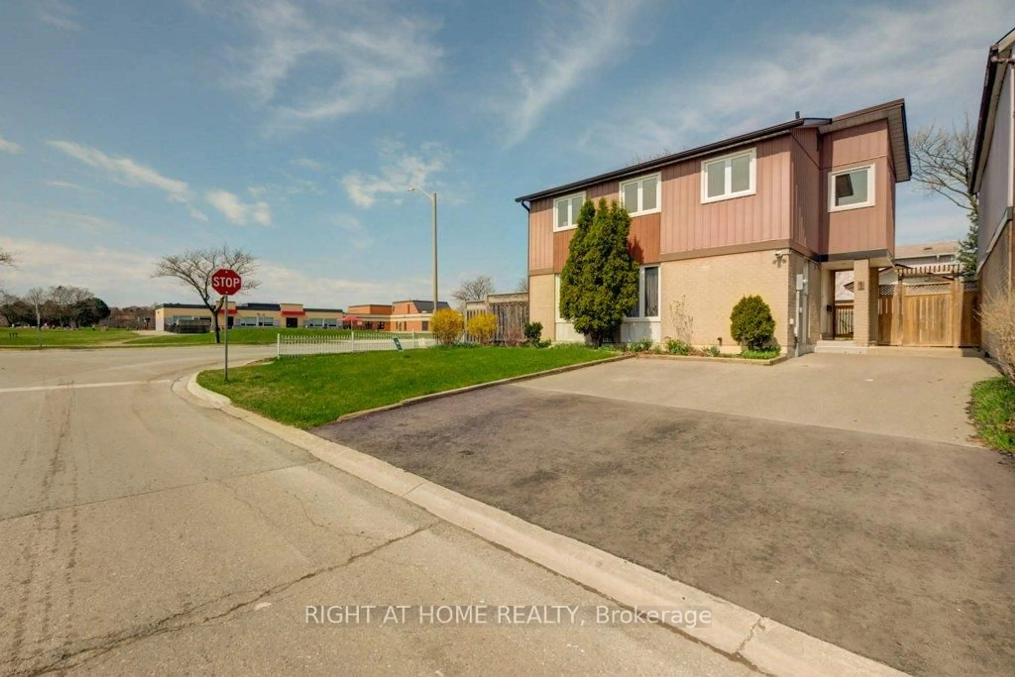 A pic from outside/outdoor area/front of a property/back of a property/a pic from drone, street for 1 Hedley Crt, Brampton Ontario L6S 2B6