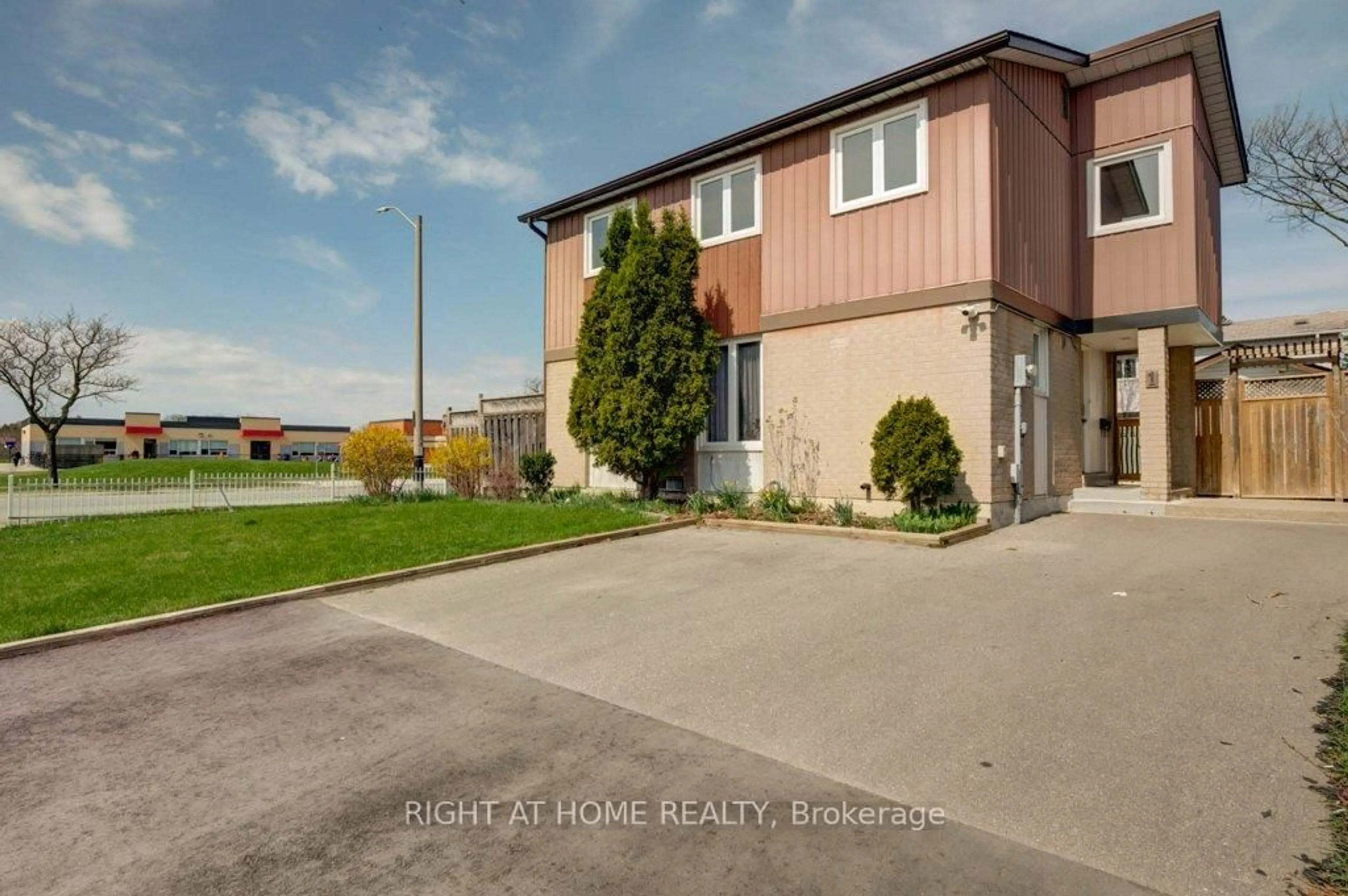 A pic from outside/outdoor area/front of a property/back of a property/a pic from drone, street for 1 Hedley Crt, Brampton Ontario L6S 2B6