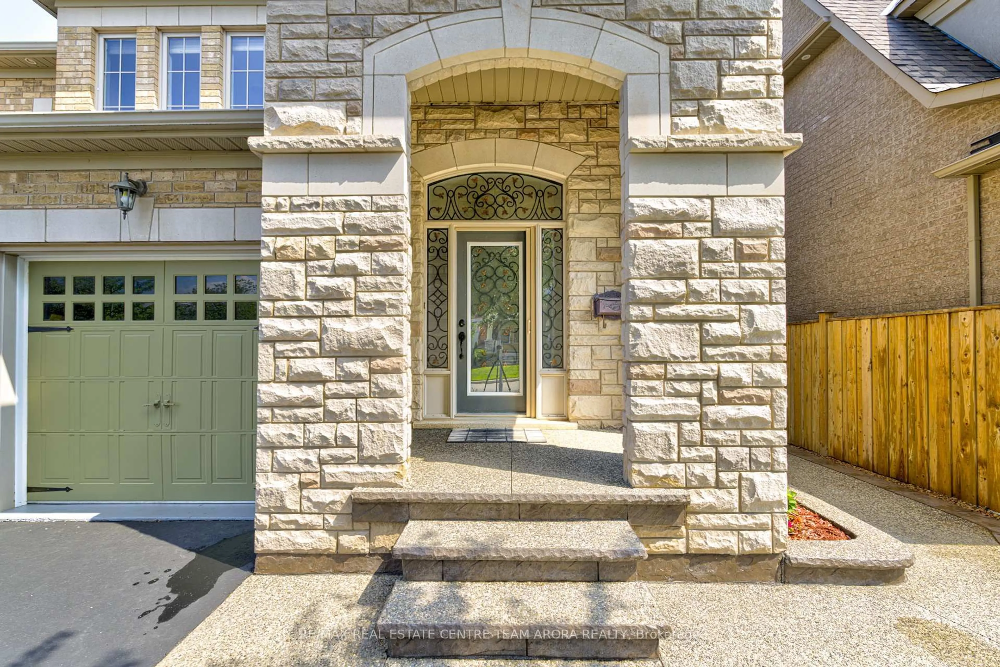 Indoor entryway for 60 Impulse Circ, Brampton Ontario L6X 0X9