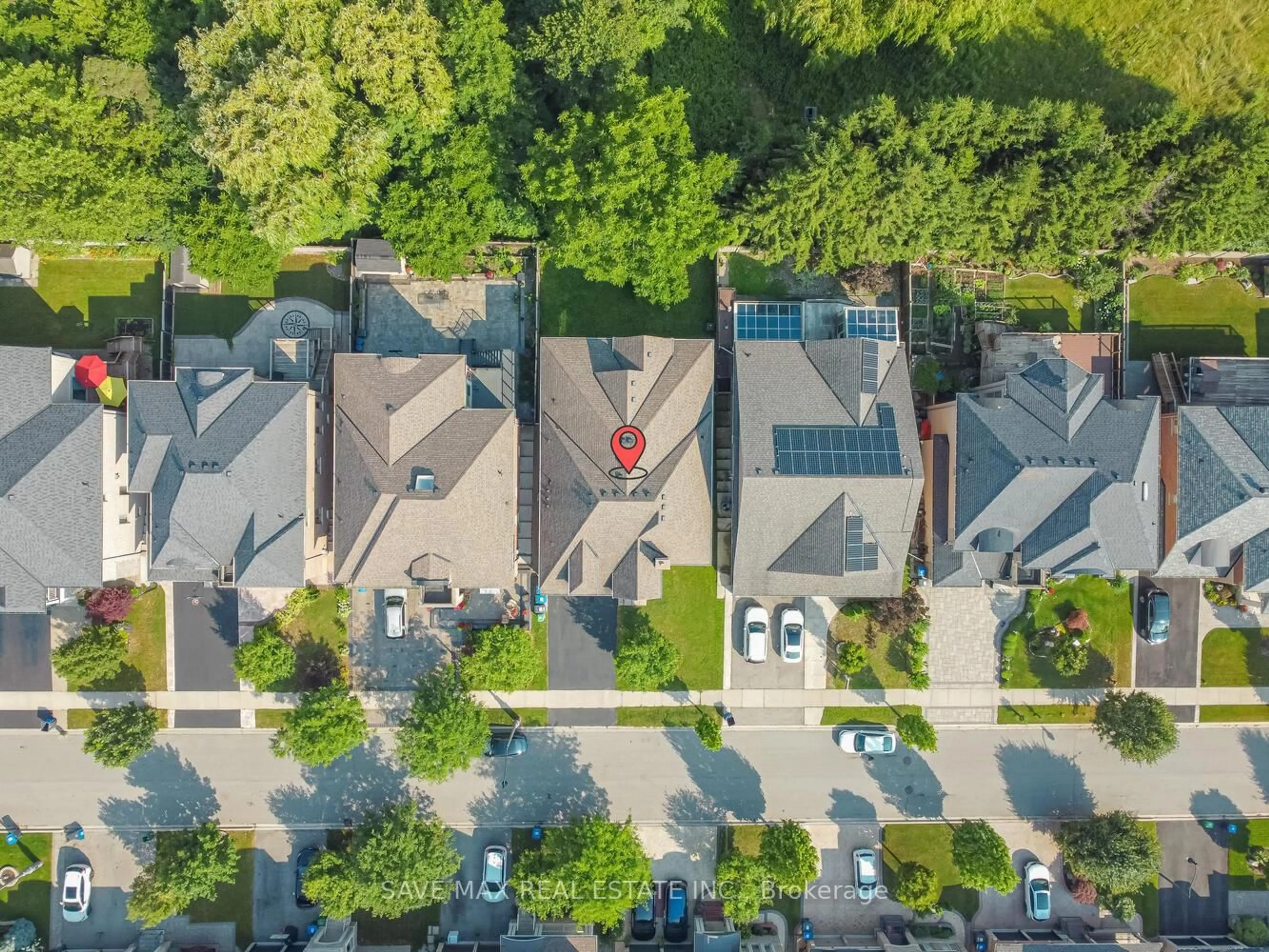 A pic from outside/outdoor area/front of a property/back of a property/a pic from drone, street for 11 Haywood Dr, Brampton Ontario L6X 0W1