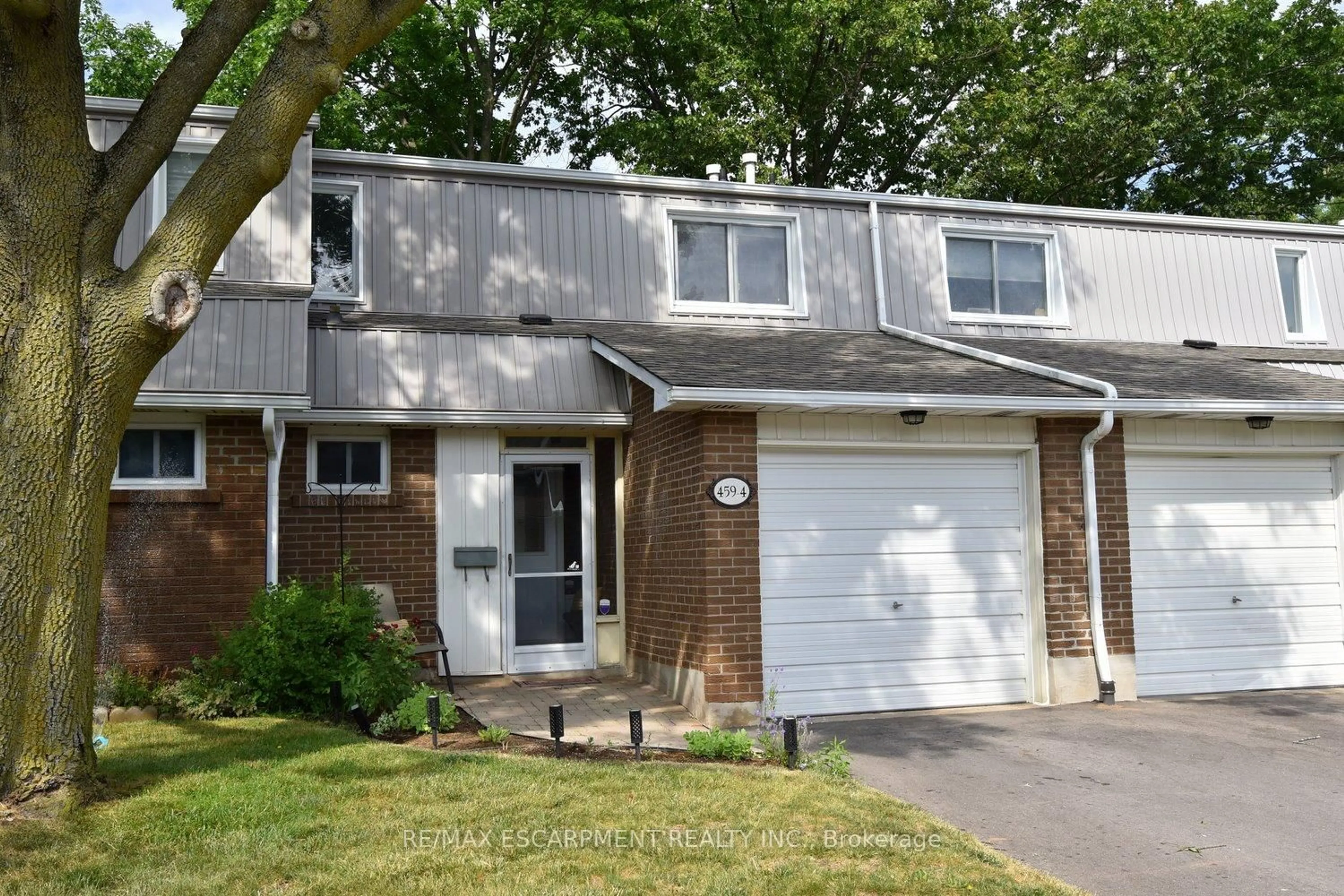 Home with vinyl exterior material, street for 459 Woodview Rd #4, Burlington Ontario L7N 2Z9