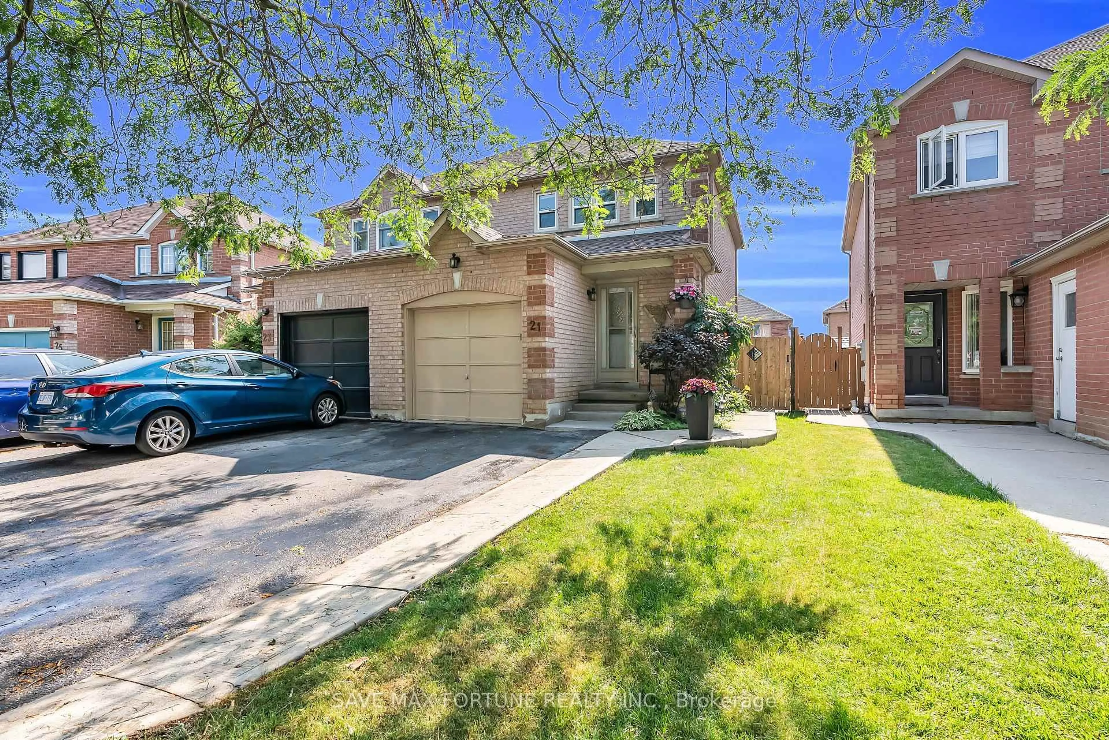 Home with brick exterior material, street for 21 Kitto Crt, Brampton Ontario L6Y 5A9