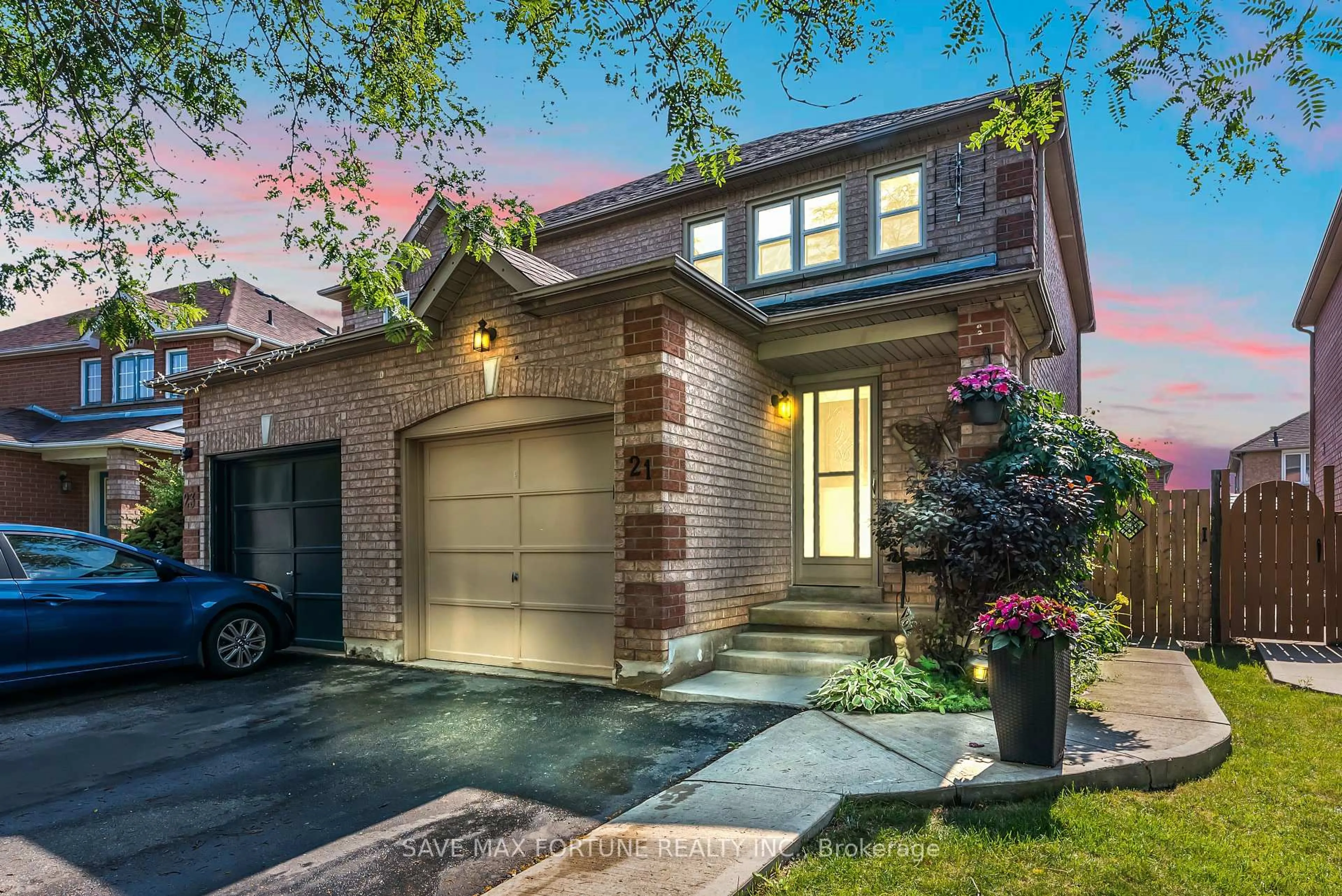 Home with brick exterior material, street for 21 Kitto Crt, Brampton Ontario L6Y 5A9