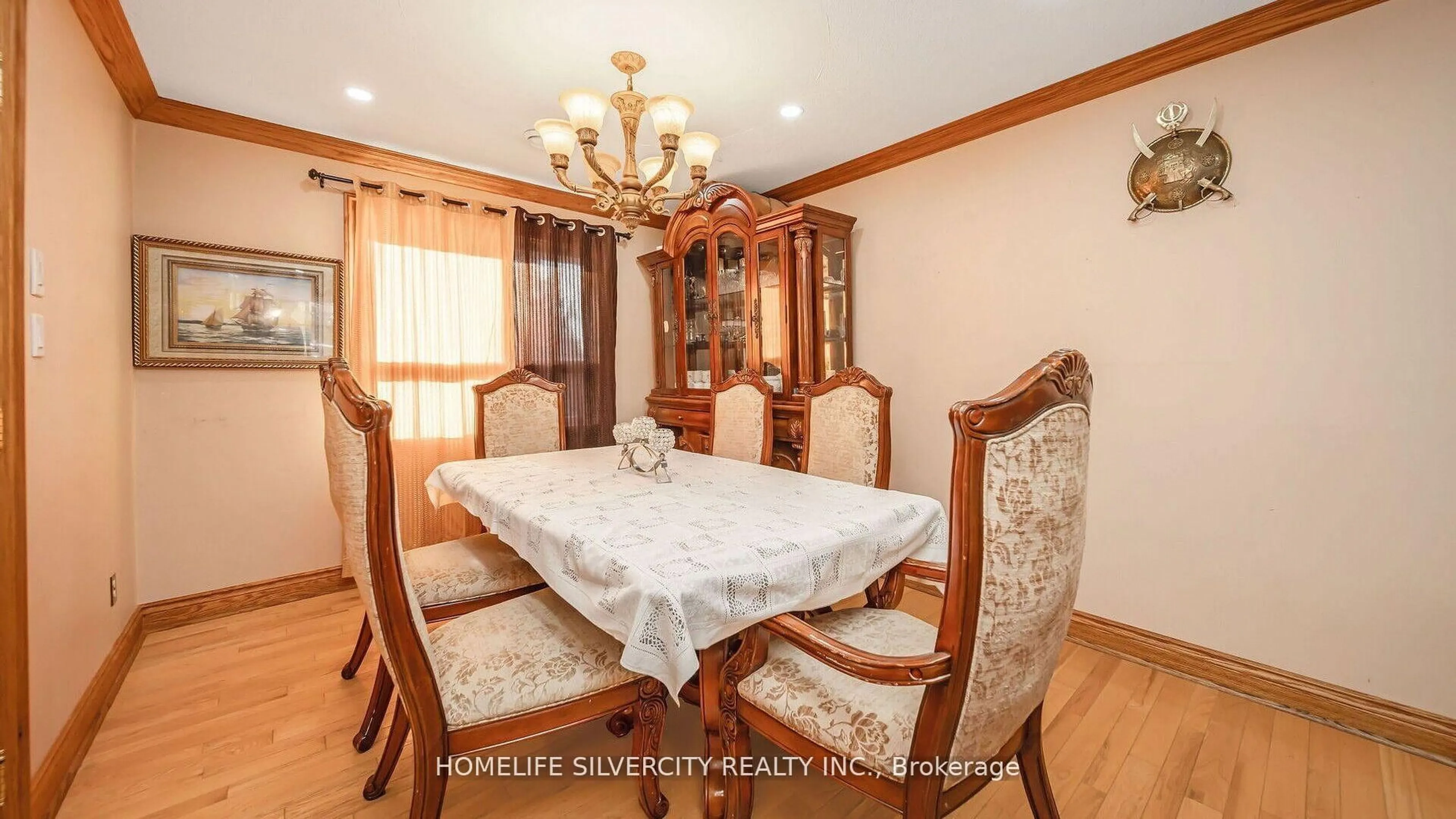 Dining room, wood/laminate floor for 14208 Torbram Rd, Caledon Ontario L7C 2T1