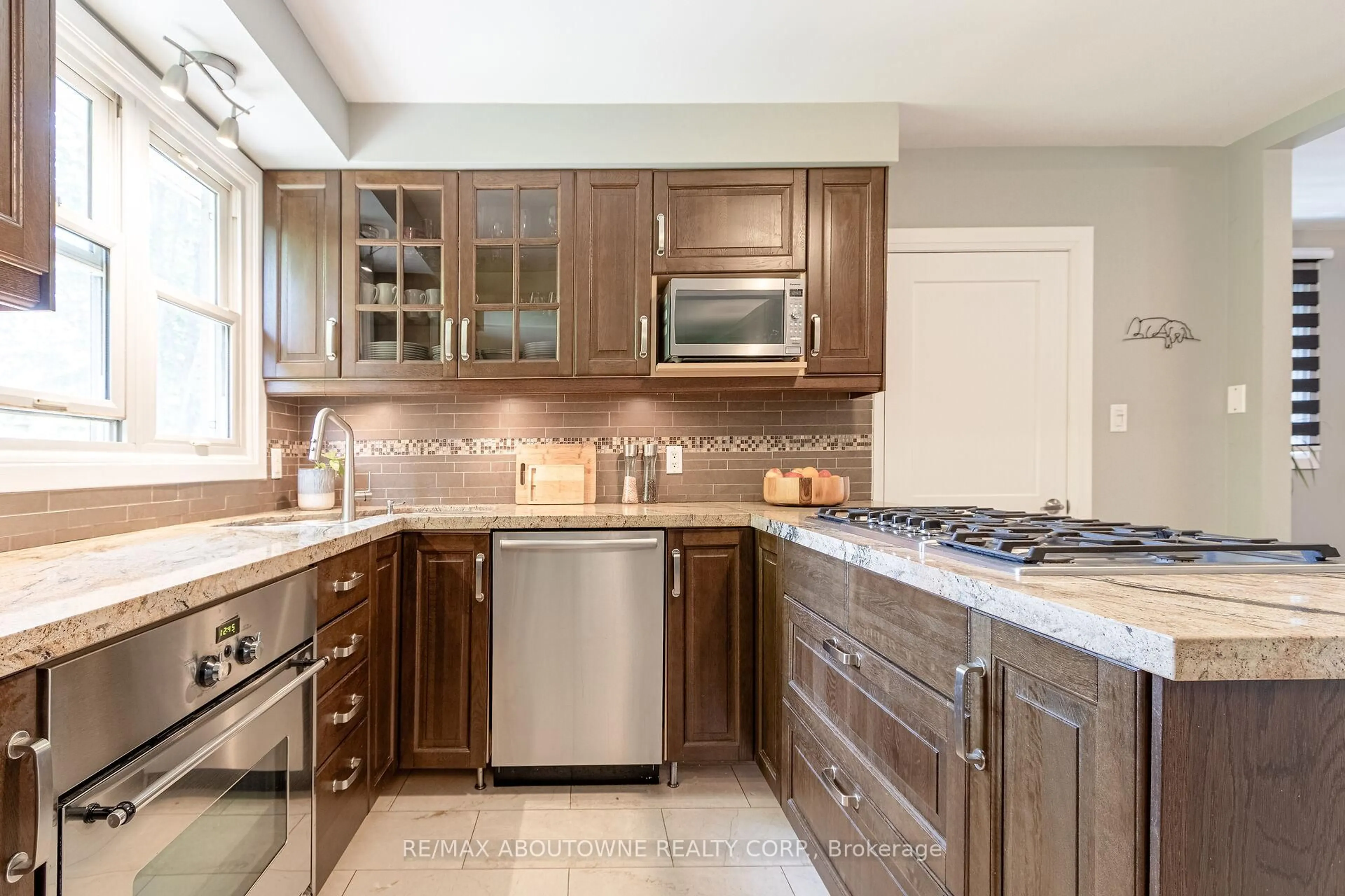 Contemporary kitchen, ceramic/tile floor for 1478 Seaview Dr, Mississauga Ontario L5J 1X5