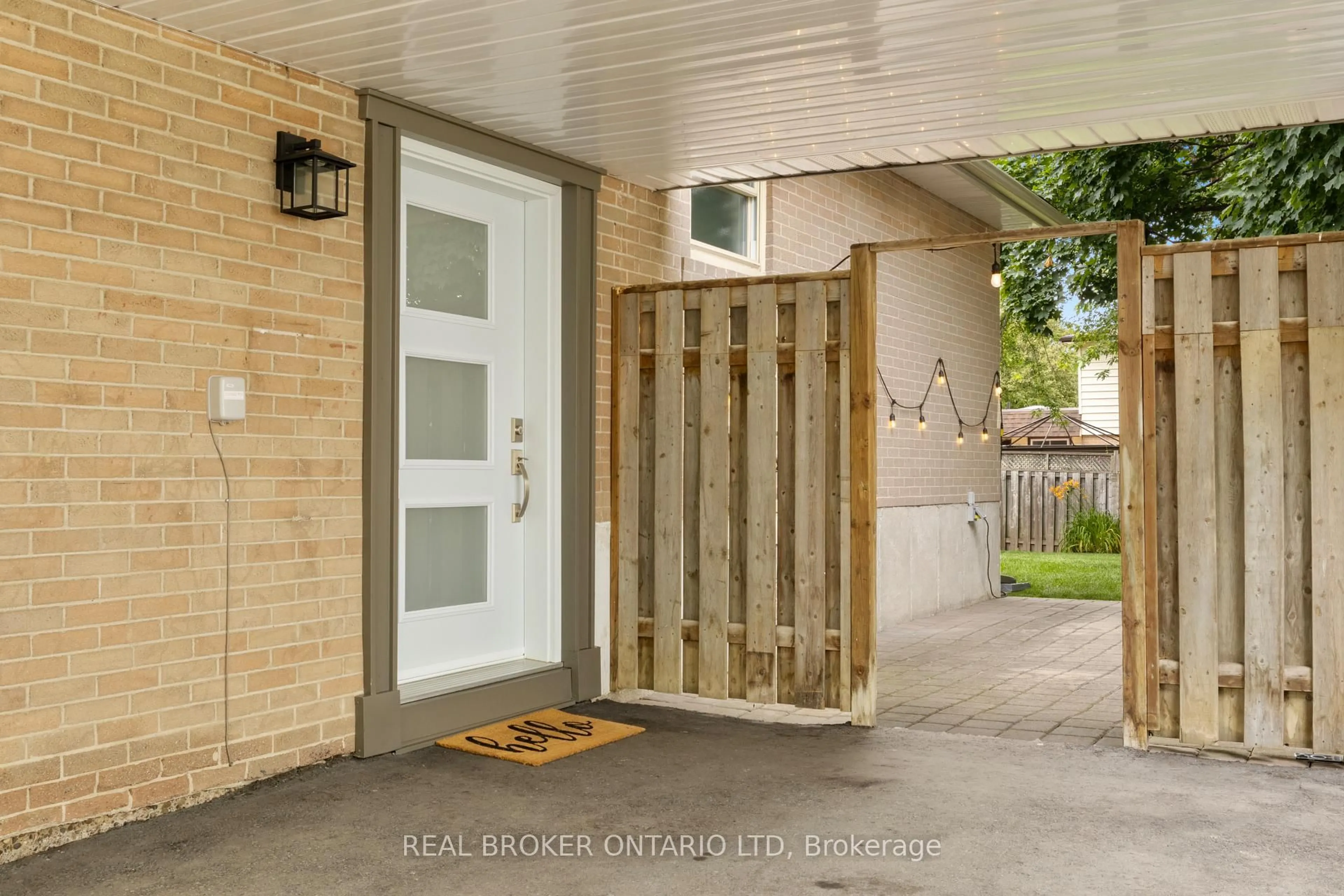 Indoor entryway for 50 Watson Cres, Brampton Ontario L6W 1E7