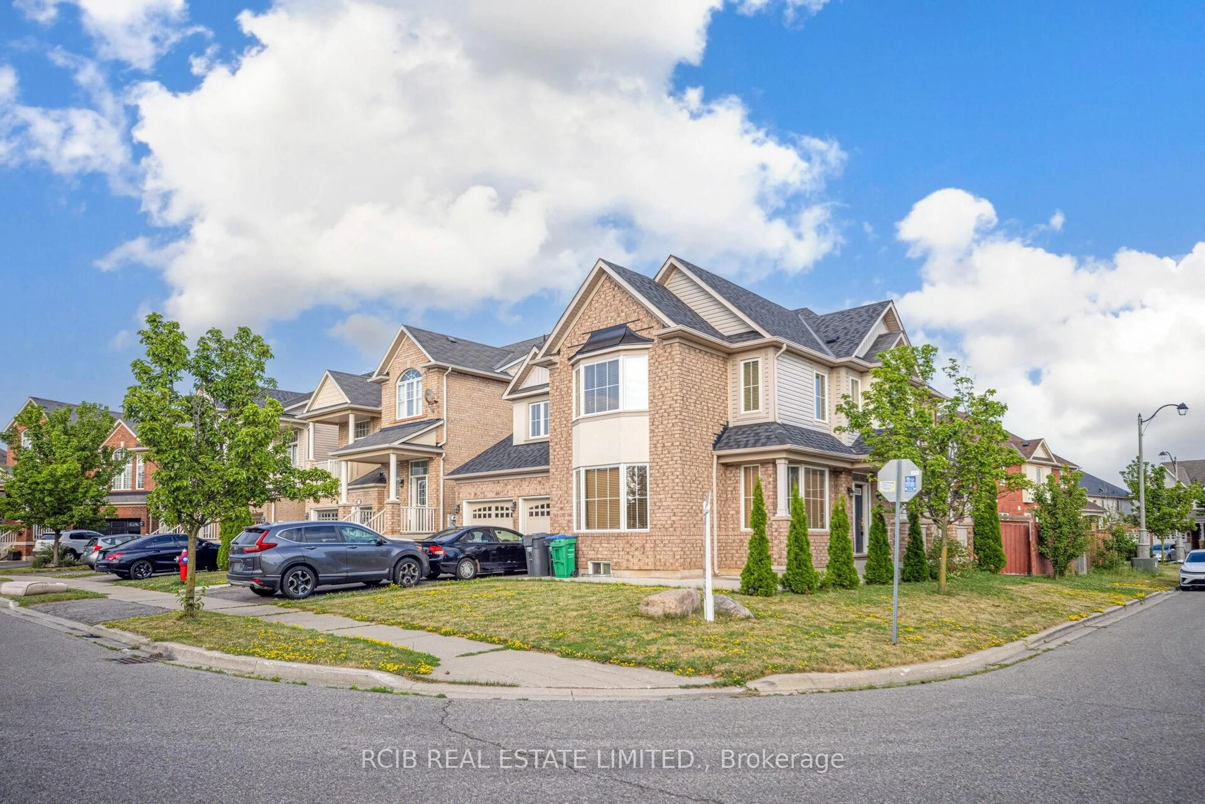 A pic from outside/outdoor area/front of a property/back of a property/a pic from drone, street for 14 Alboreto Way, Brampton Ontario L6X 0N5
