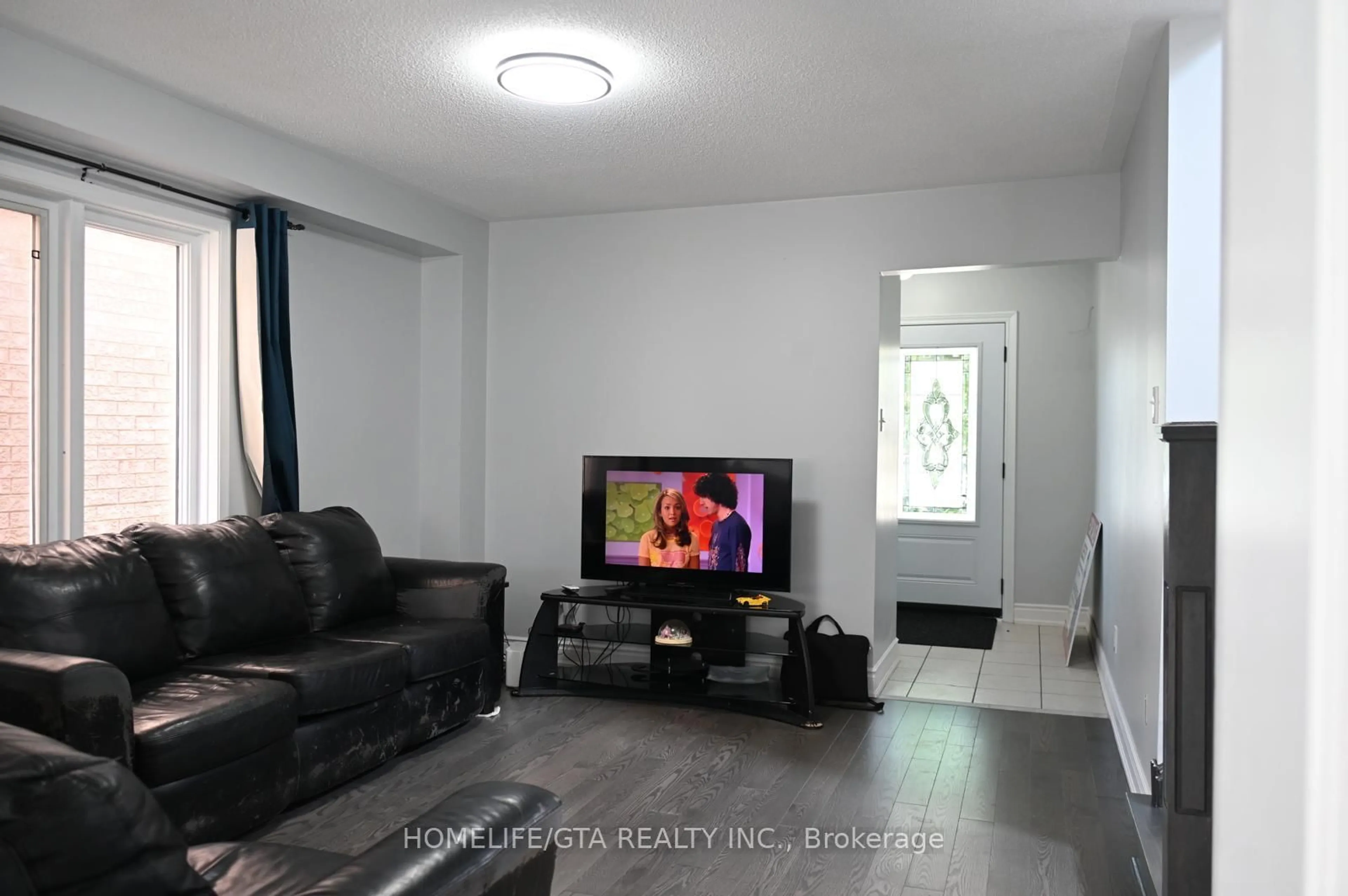 A pic of a room for 82 Treasure Dr, Brampton Ontario L7A 3L7