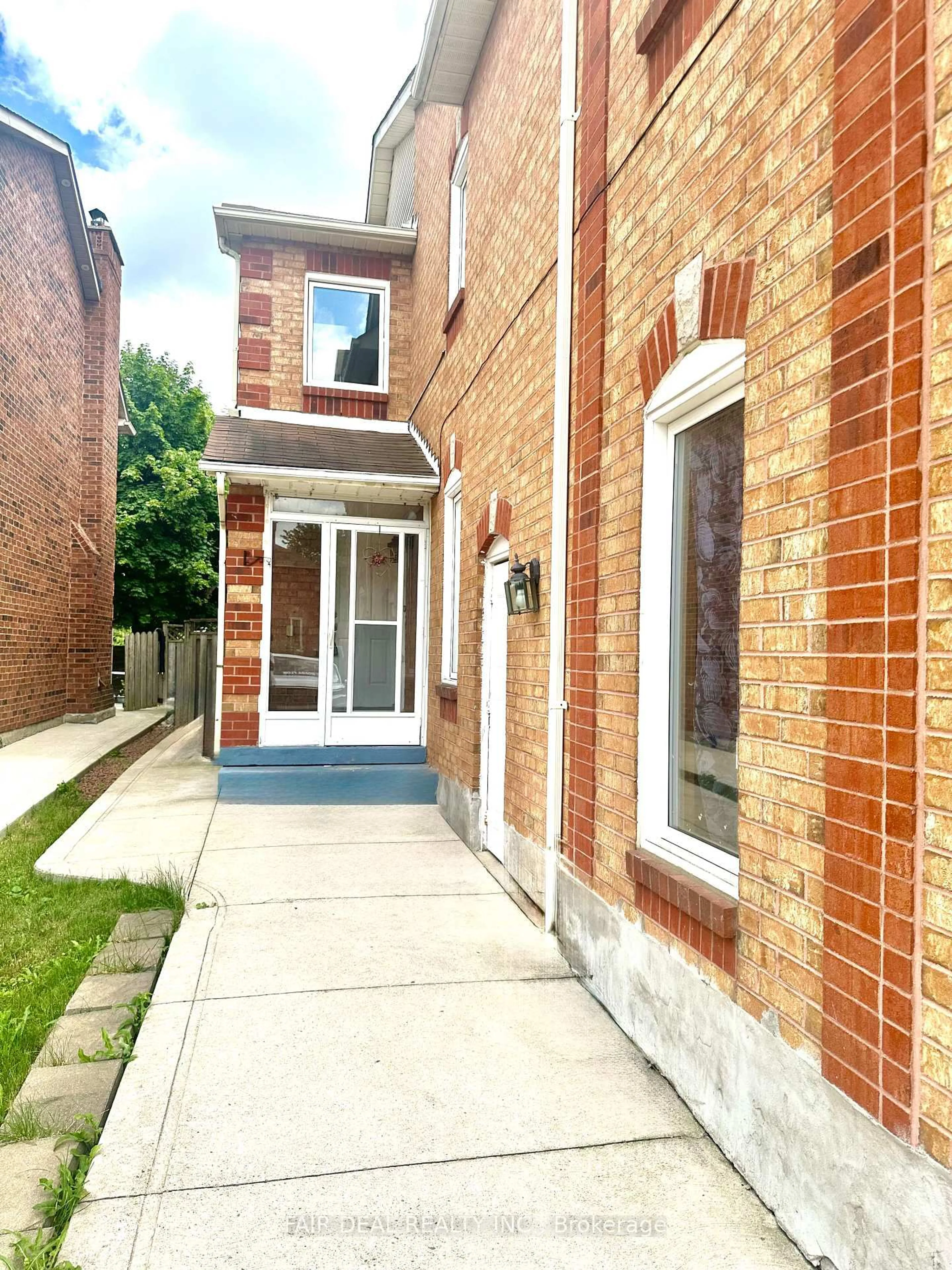 Home with brick exterior material, street for 120 Leeward Dr, Brampton Ontario L6S 5V9