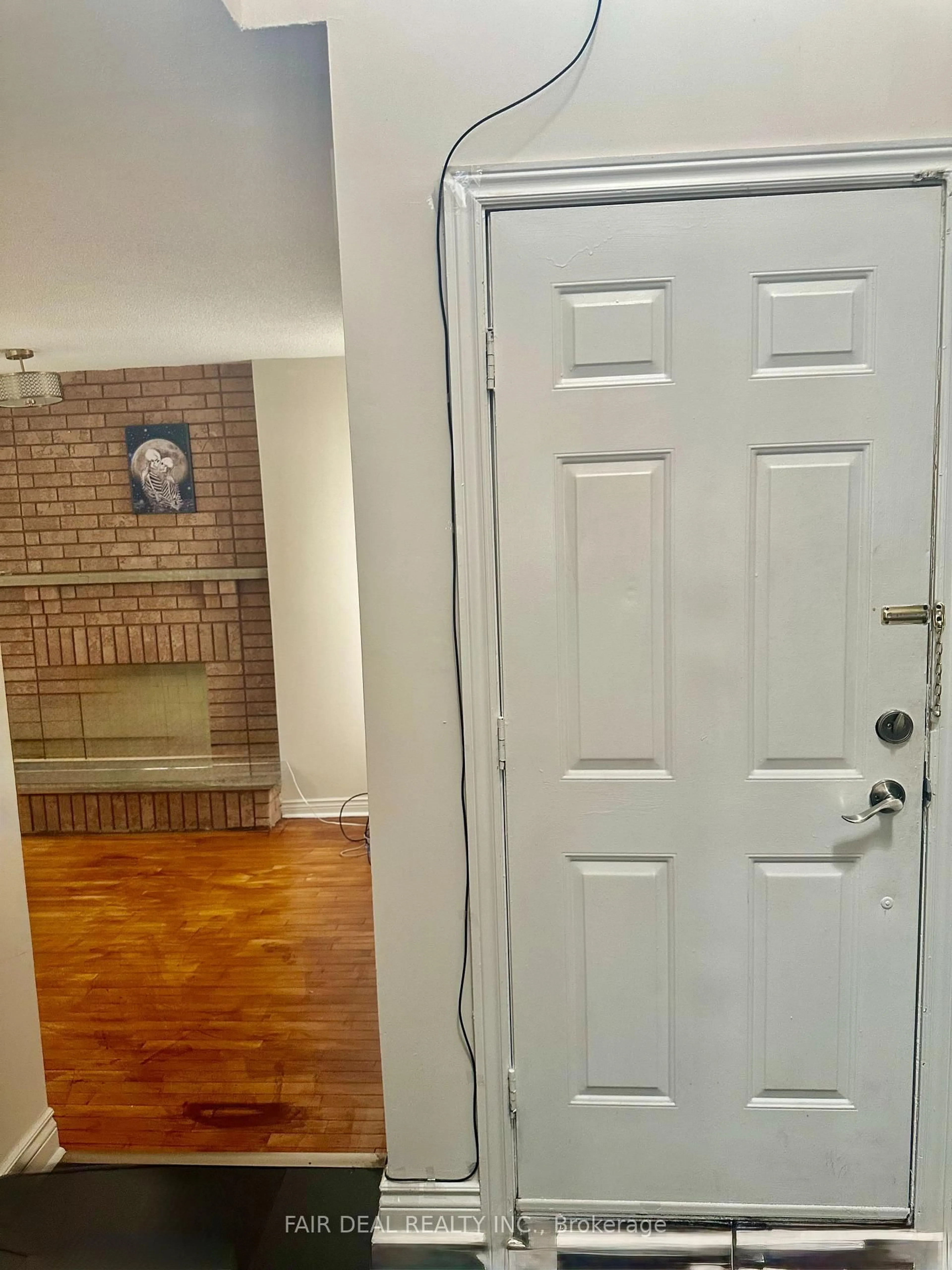 Indoor entryway for 120 Leeward Dr, Brampton Ontario L6S 5V9